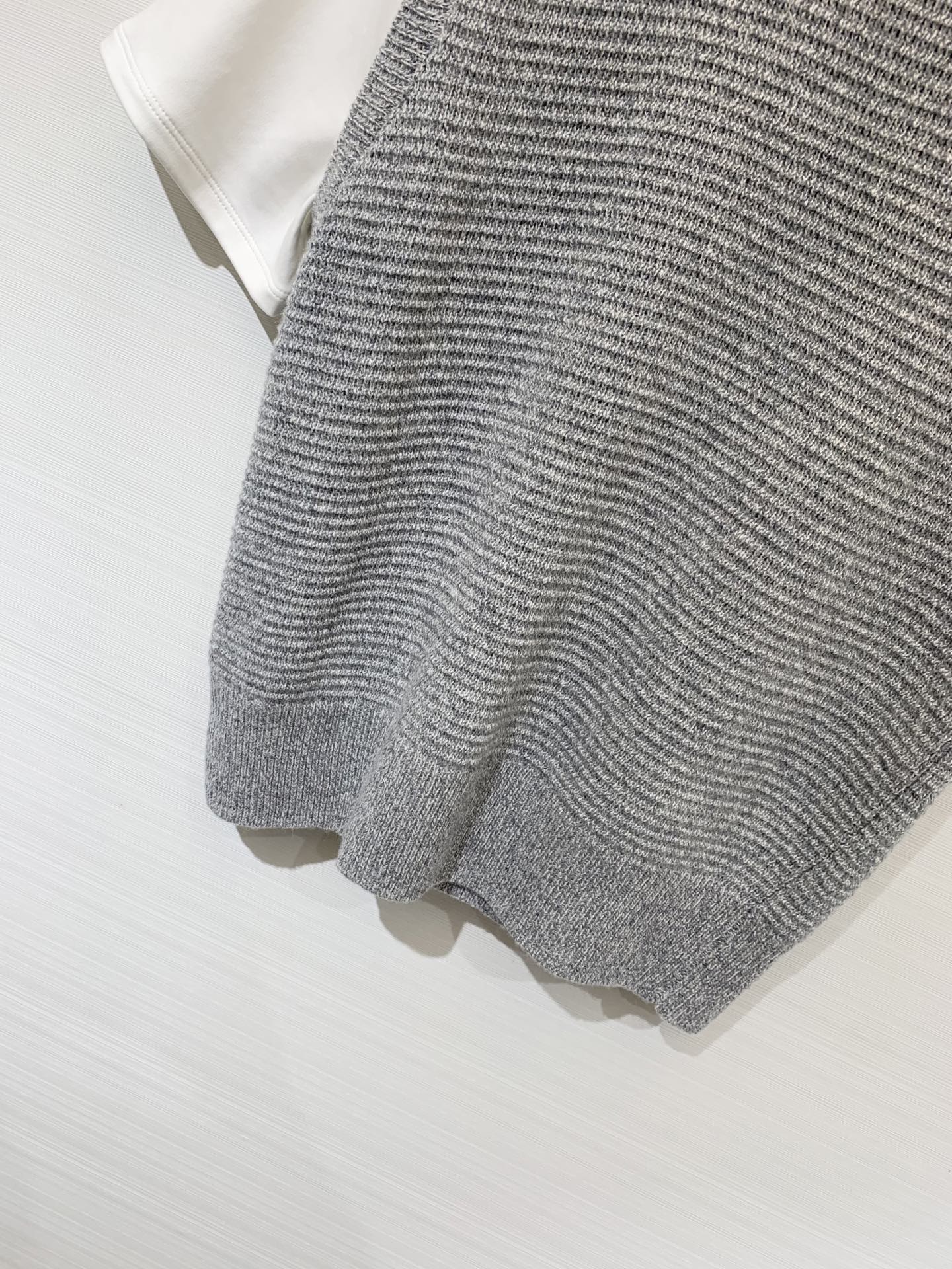 Marni 25早秋新款 假两件半拉毛织短袖 羊毛混纺面料 半拉。olo领设计 假两件短袖叠搭穿法 下摆