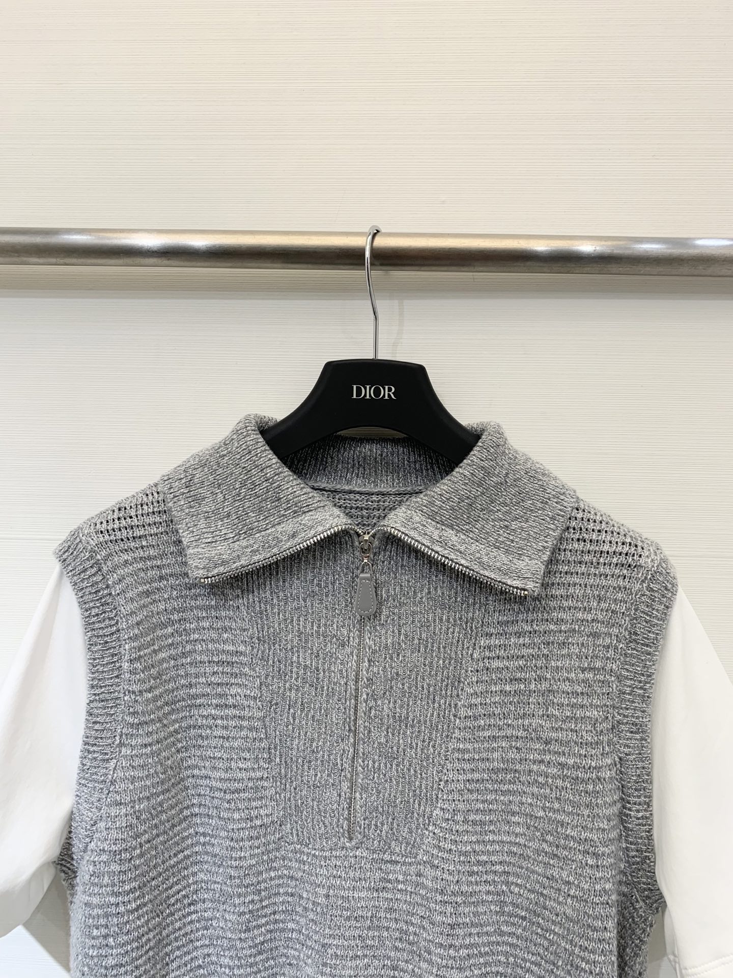 Marni 25早秋新款 假两件半拉毛织短袖 羊毛混纺面料 半拉。olo领设计 假两件短袖叠搭穿法 下摆