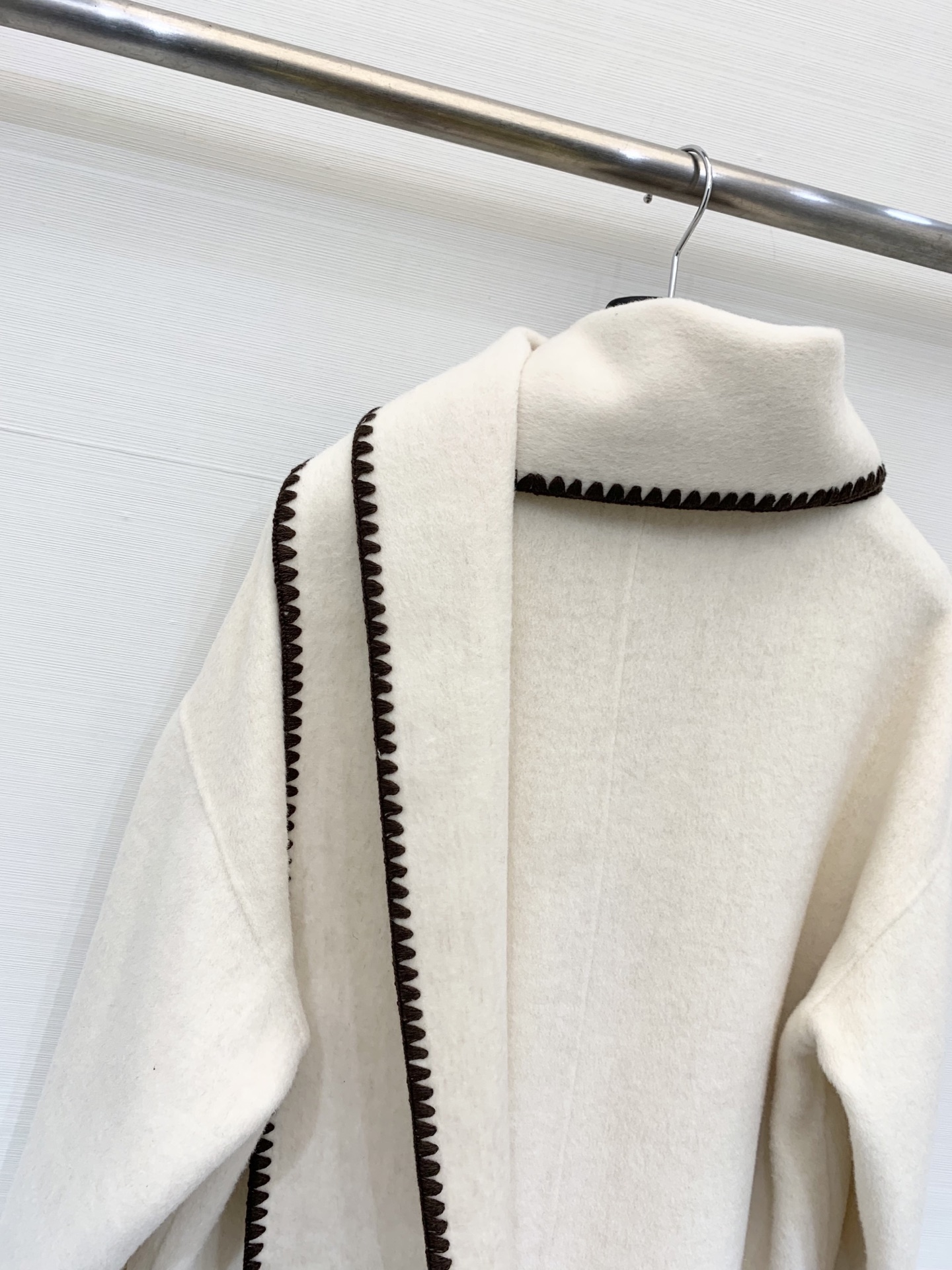 Toteme 25秋冬新款 围巾🧣大衣 超级断货王 贝壳🐚毛织边处理打破了常规大衣的乏味无趣 简约高级的