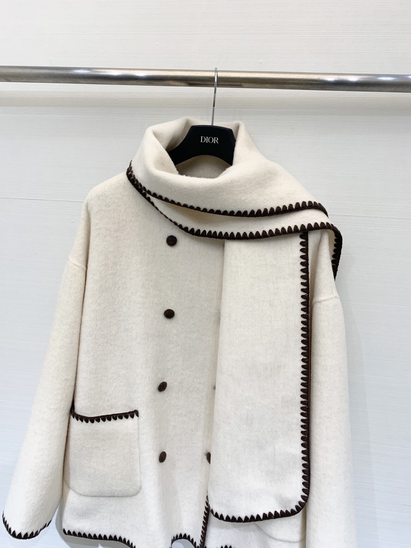 Toteme 25秋冬新款 围巾🧣大衣 超级断货王 贝壳🐚毛织边处理打破了常规大衣的乏味无趣 简约高级的