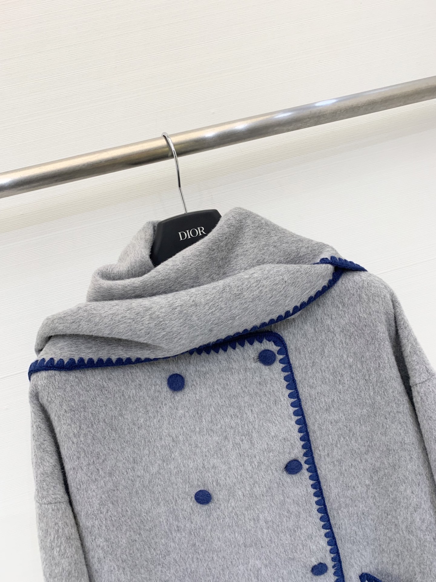 Toteme 25秋冬新款 围巾🧣大衣 超级断货王 贝壳🐚毛织边处理打破了常规大衣的乏味无趣 简约高级的