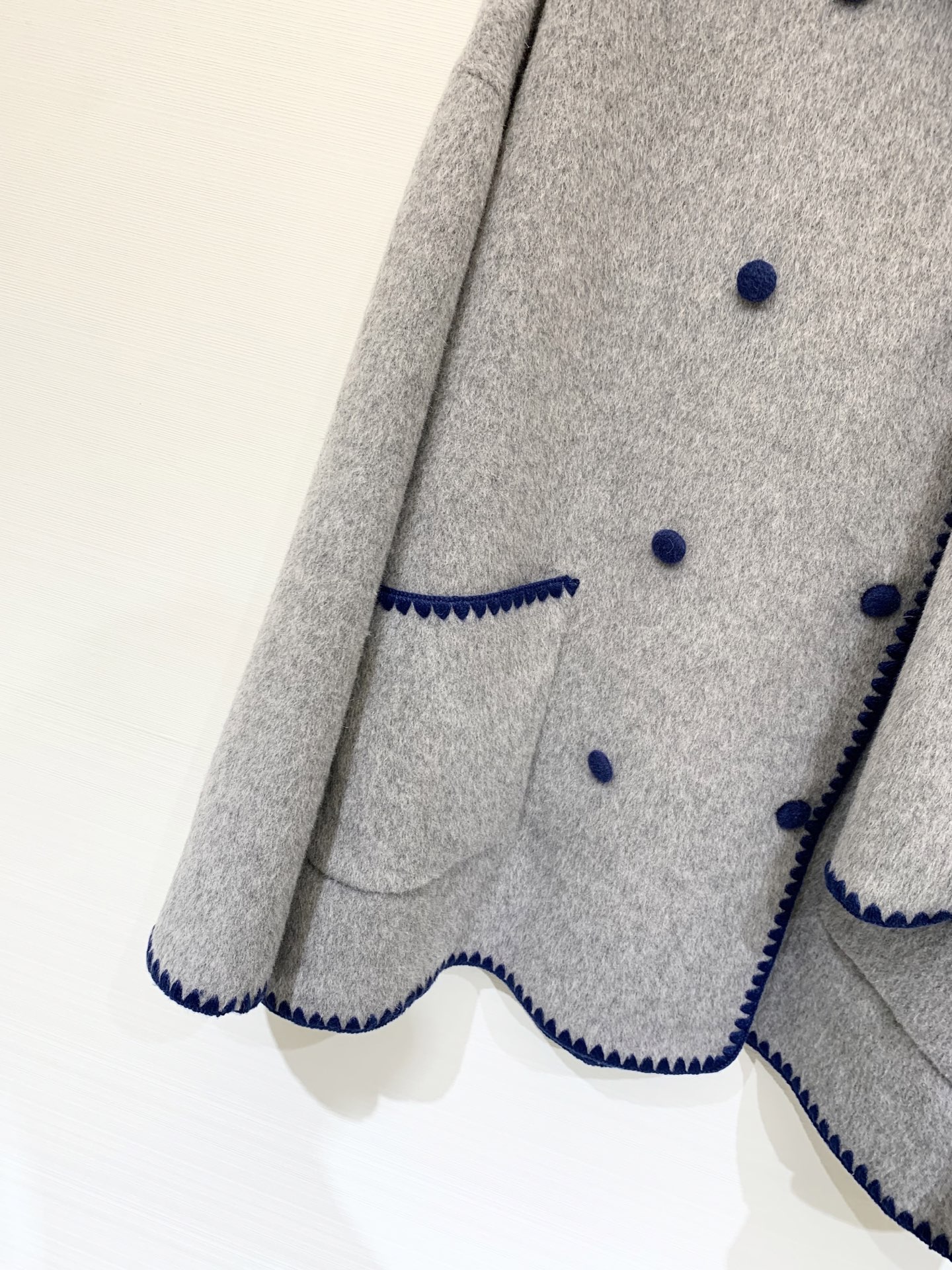 Toteme 25秋冬新款 围巾🧣大衣 超级断货王 贝壳🐚毛织边处理打破了常规大衣的乏味无趣 简约高级的