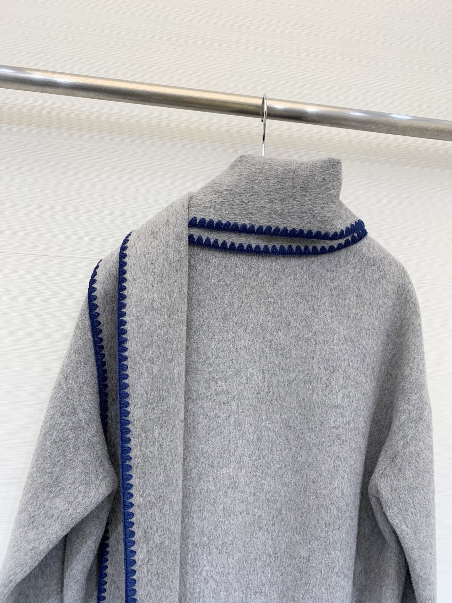 Toteme 25秋冬新款 围巾🧣大衣 超级断货王 贝壳🐚毛织边处理打破了常规大衣的乏味无趣 简约高级的