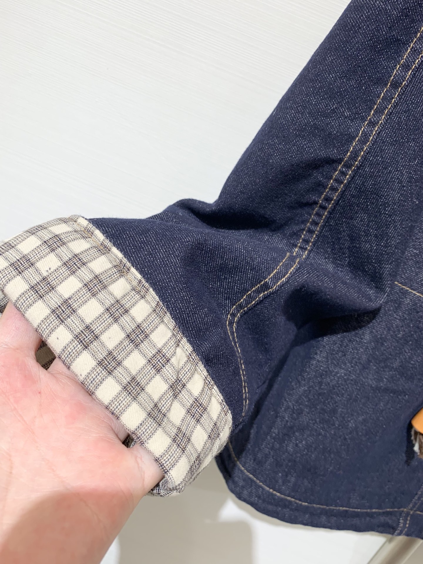 Jacquemus 25早秋新款 宽松牛仔外套 里衬撞色白布设计 不掉色高级感满满 袖子格纹撞色设计 下