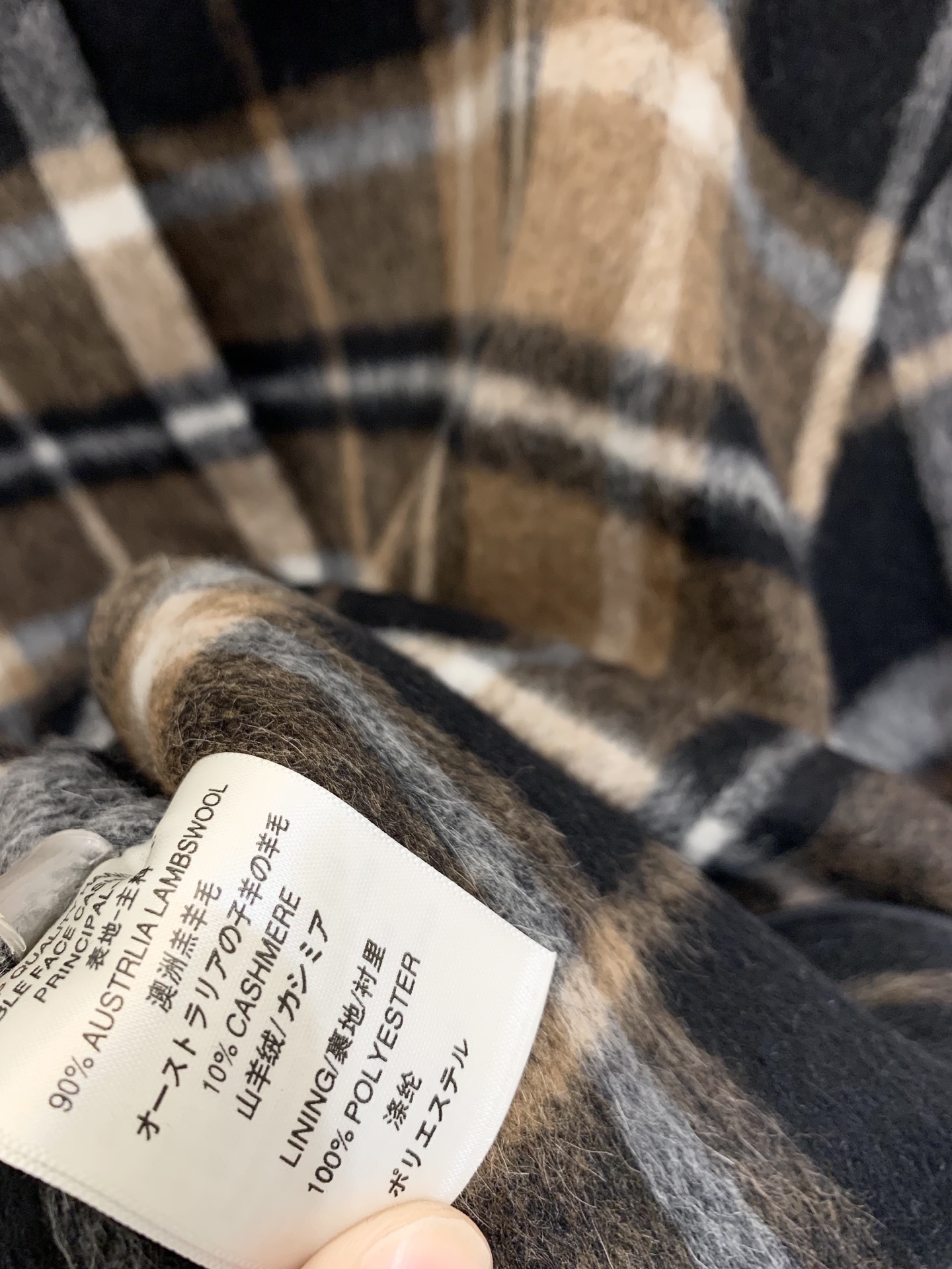 𝐂𝐡𝐥𝐨𝐞 2025 秋冬经典款 拼接格纹羊绒外套，🉑拆卸毛领，95%羊毛5%羊绒，挺括的版型，肉眼可见