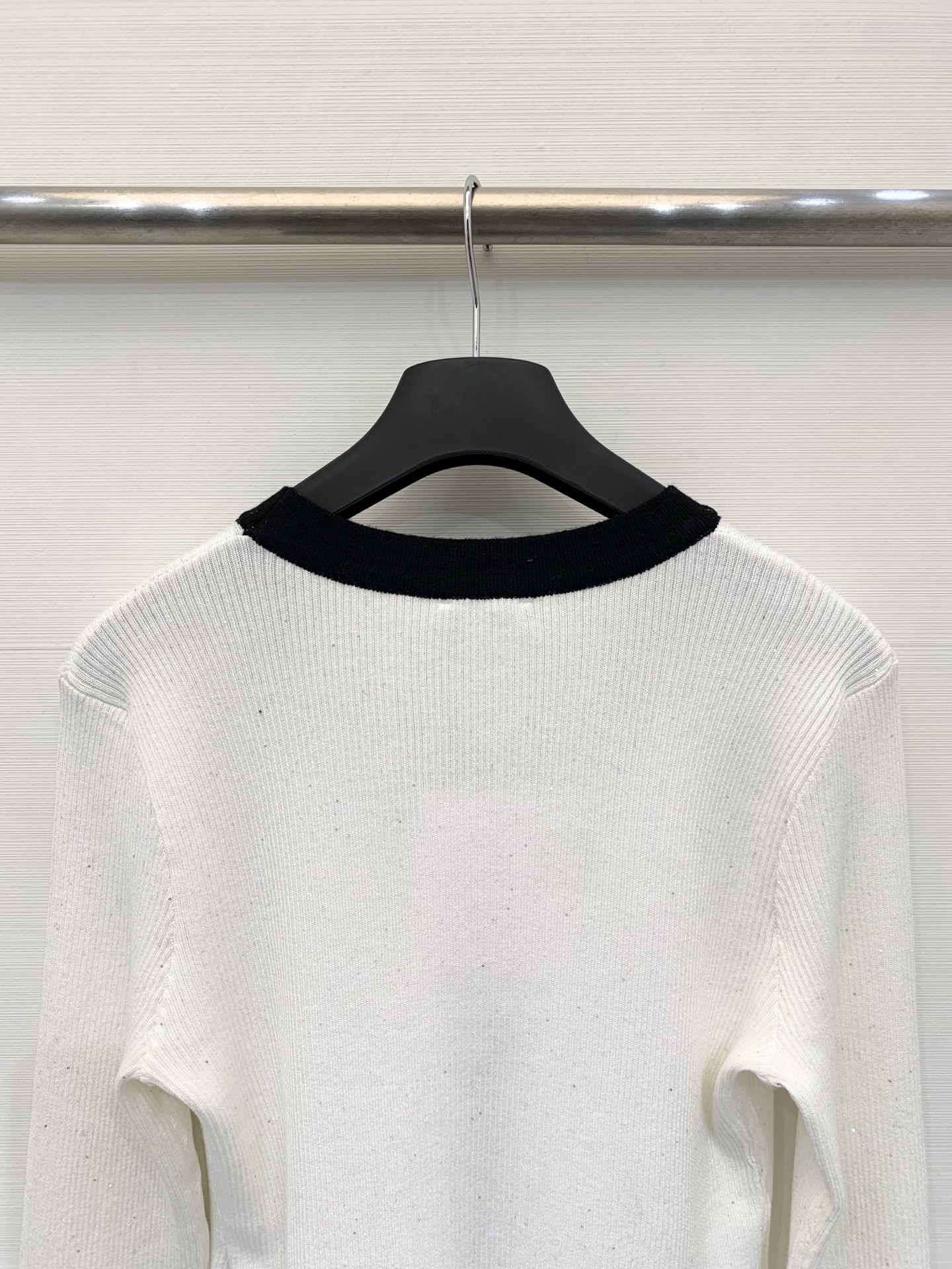 Chanel 25早秋新款 拼色V领针织长袖开衫 两色sml 。