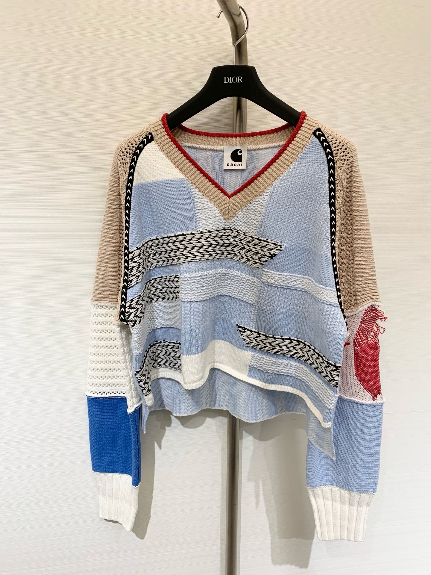 NO:499380,Sacai 25 early autumn new style, spliced ​​contrasting V-neck sweater, long front and short back design, multi-position splicing design, one piece requires super waste, different materials and color blocks are cleverly collided, personality and eye-catching, layered and unlocked layering!  sml, alexander wang19860909Sacai 25早秋新款 拼接撞色V领针织衫 前长后短设计 多位拼接设计 一件需要超级废料 不同材质与色块巧妙碰撞 个性又吸睛 叠穿解锁层次感！sml,,alexander wang,Women's clothing