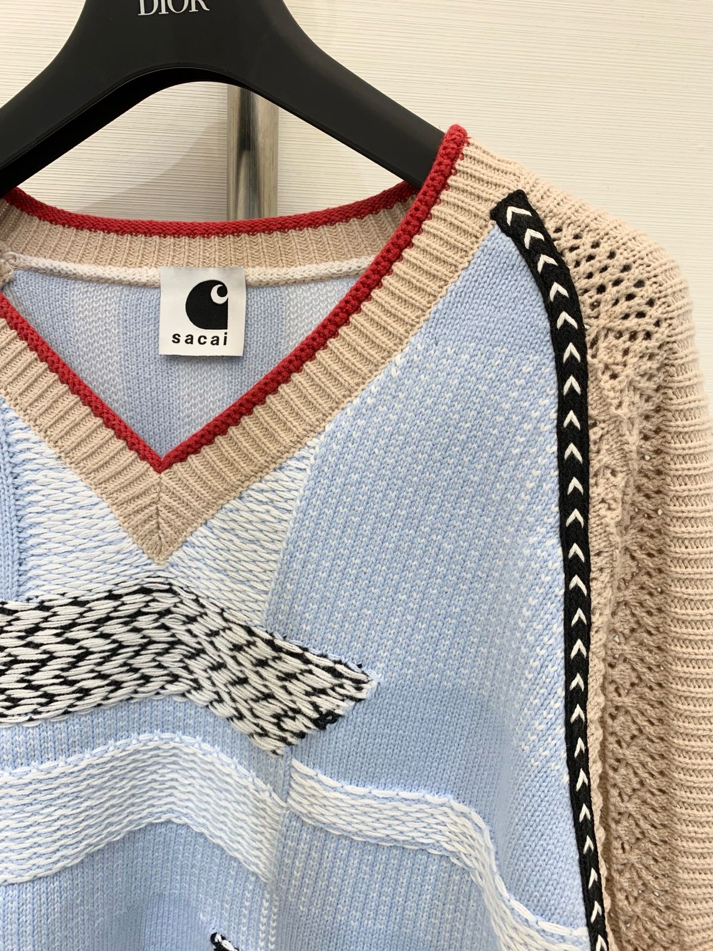 Sacai 25早秋新款 拼接撞色V领针织衫 前长后短设计 多位拼接设计 一件需要超级废料 不同材质与色
