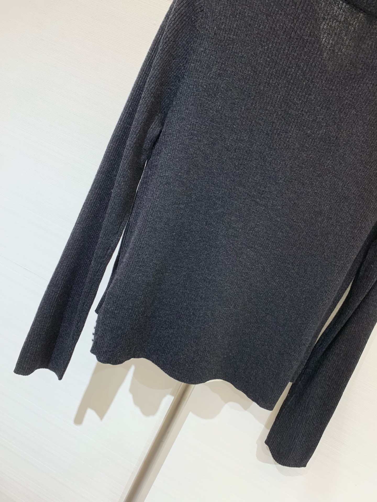 MM6 25早秋新款 假两件拼接条纹翻领针织长袖 半拉式长袖 羊毛面料非常柔软舒适 下摆分层漏出条纹假两