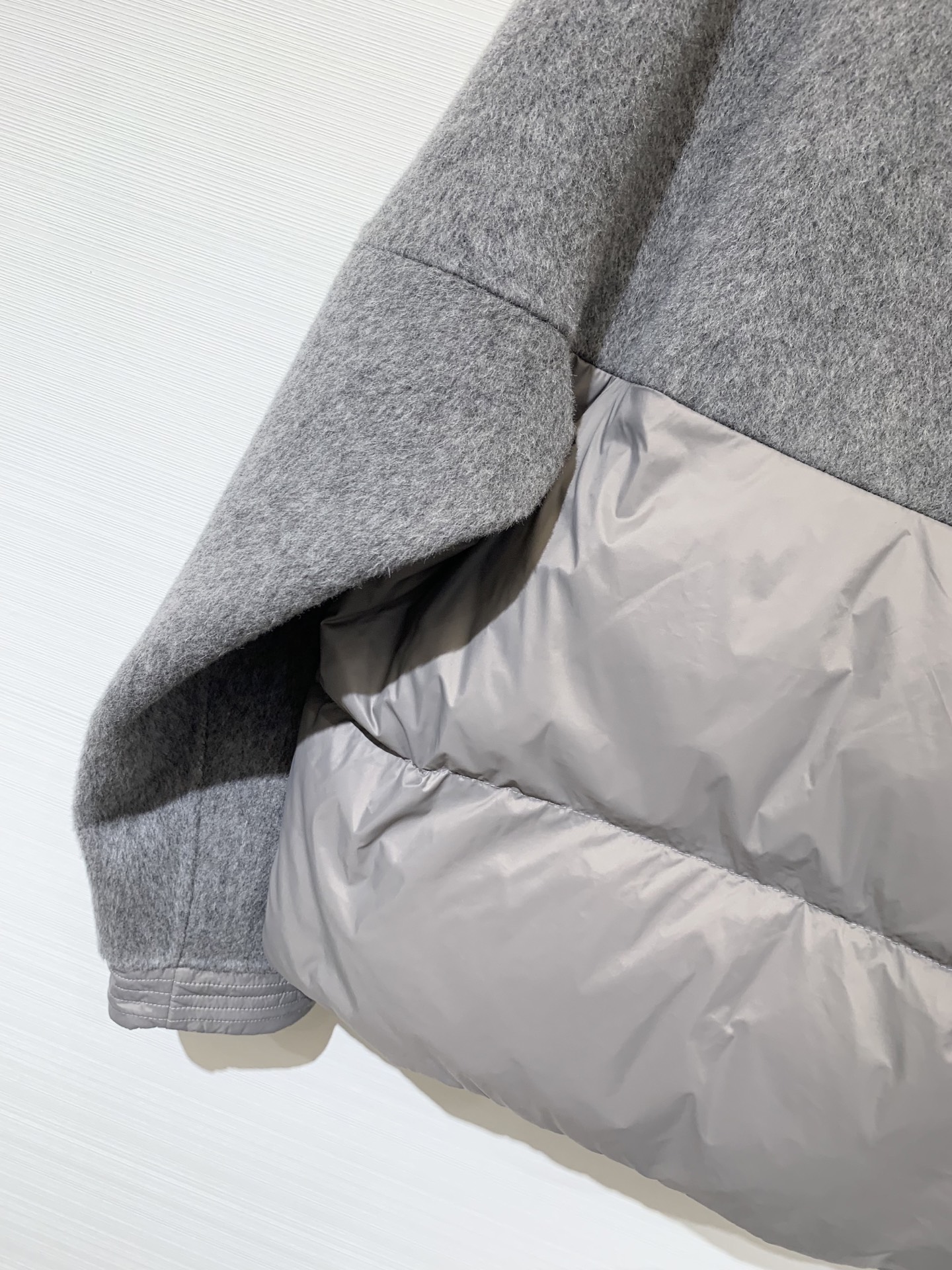 JILSANDER 25秋冬新款 氛围感日系质感穿搭🖤羽绒拼接羊毛呢外套 让原本厚重的双面呢外套一下子有