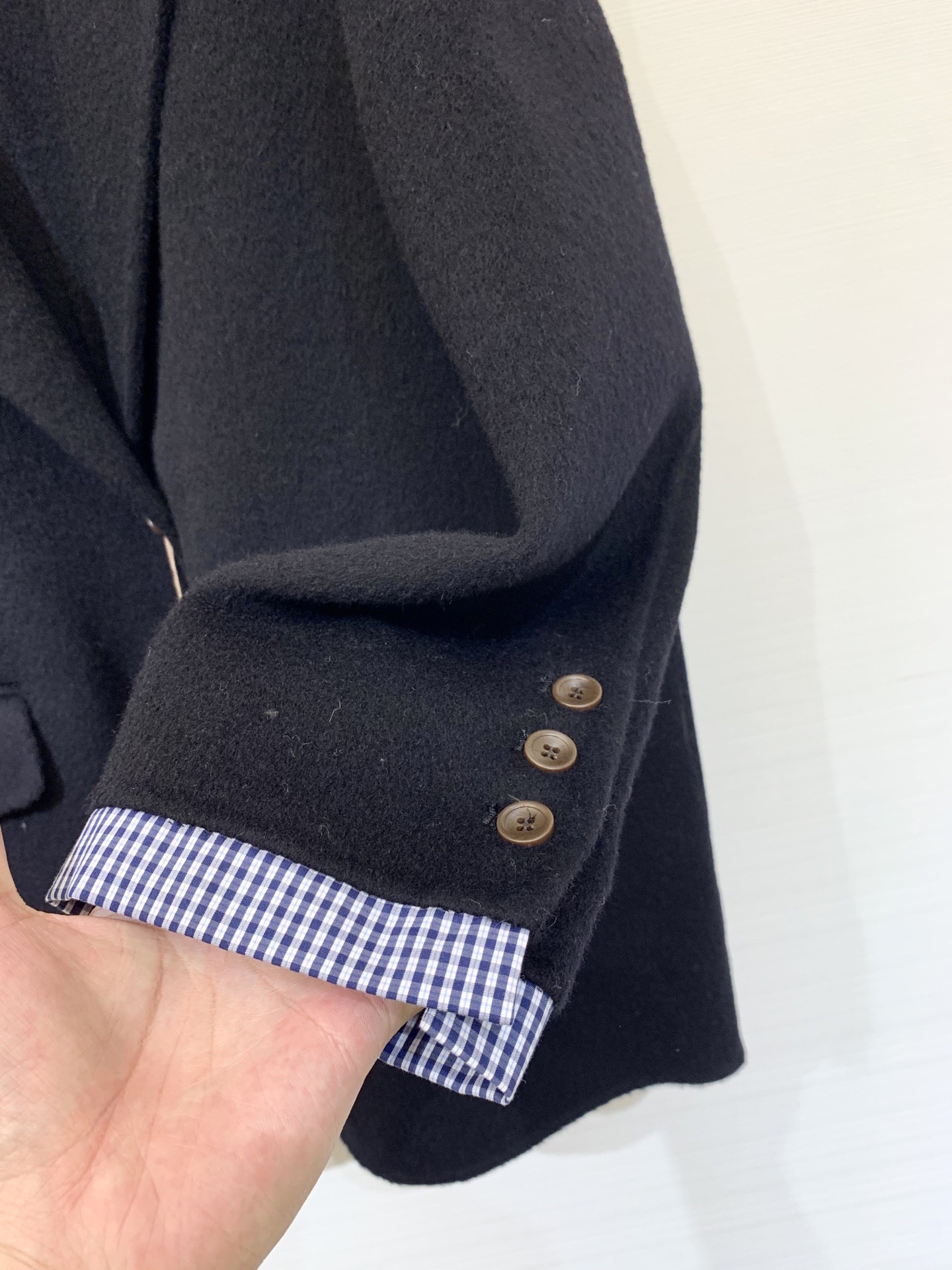 MIUMI* 🖤🤍25秋冬系列款 单排一粒扣双面羊绒西服外套 选用10%羊绒90%羊毛混纺面料 经典格纹