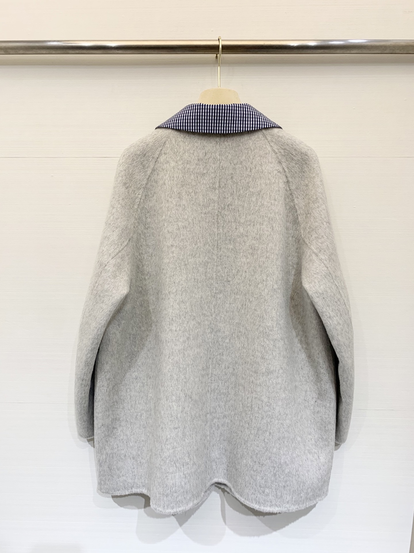 MIUMI* 🖤🤍25秋冬系列款 单排扣双面羊绒西服外套 选用10%羊绒90%羊毛混纺面料 经典格纹拼接