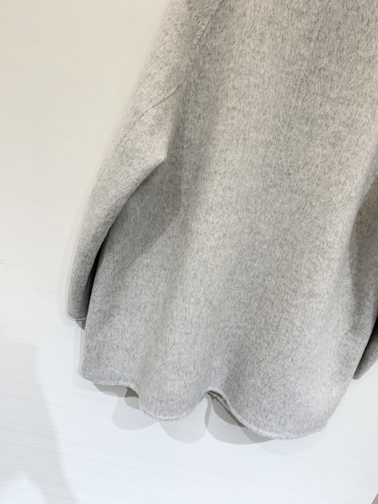 MIUMI* 🖤🤍25秋冬系列款 单排扣双面羊绒西服外套 选用10%羊绒90%羊毛混纺面料 经典格纹拼接