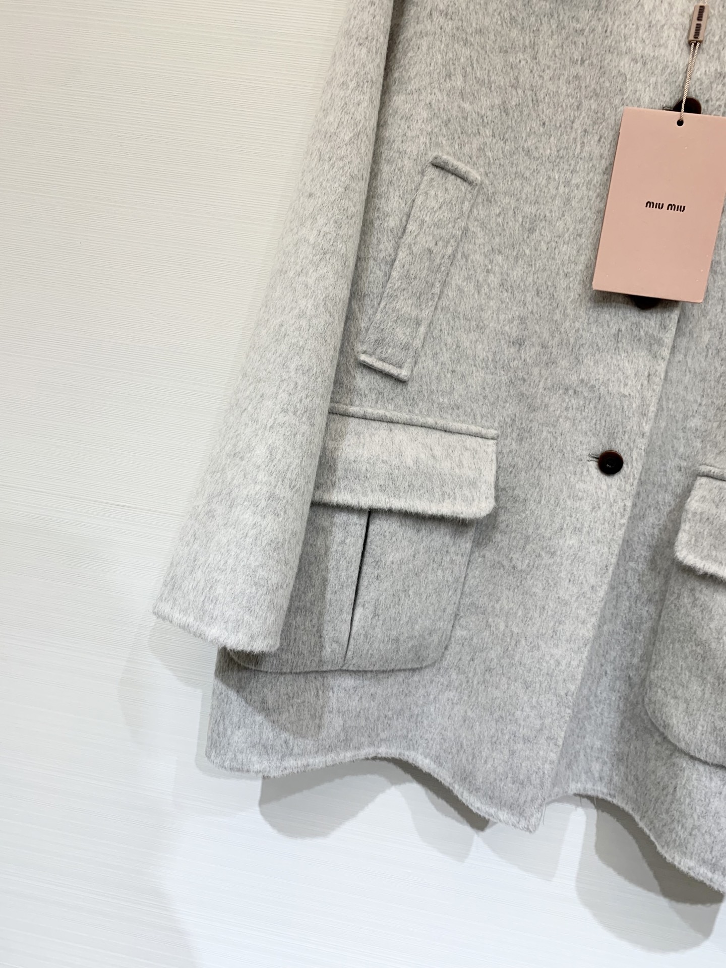 MIUMI* 🖤🤍25秋冬系列款 单排扣双面羊绒西服外套 选用10%羊绒90%羊毛混纺面料 经典格纹拼接