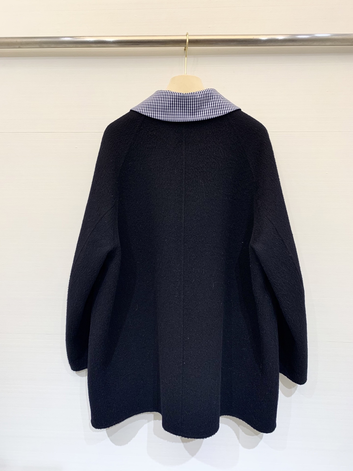 MIUMI* 🖤🤍25秋冬系列款 单排扣双面羊绒西服外套 选用10%羊绒90%羊毛混纺面料 经典格纹拼接