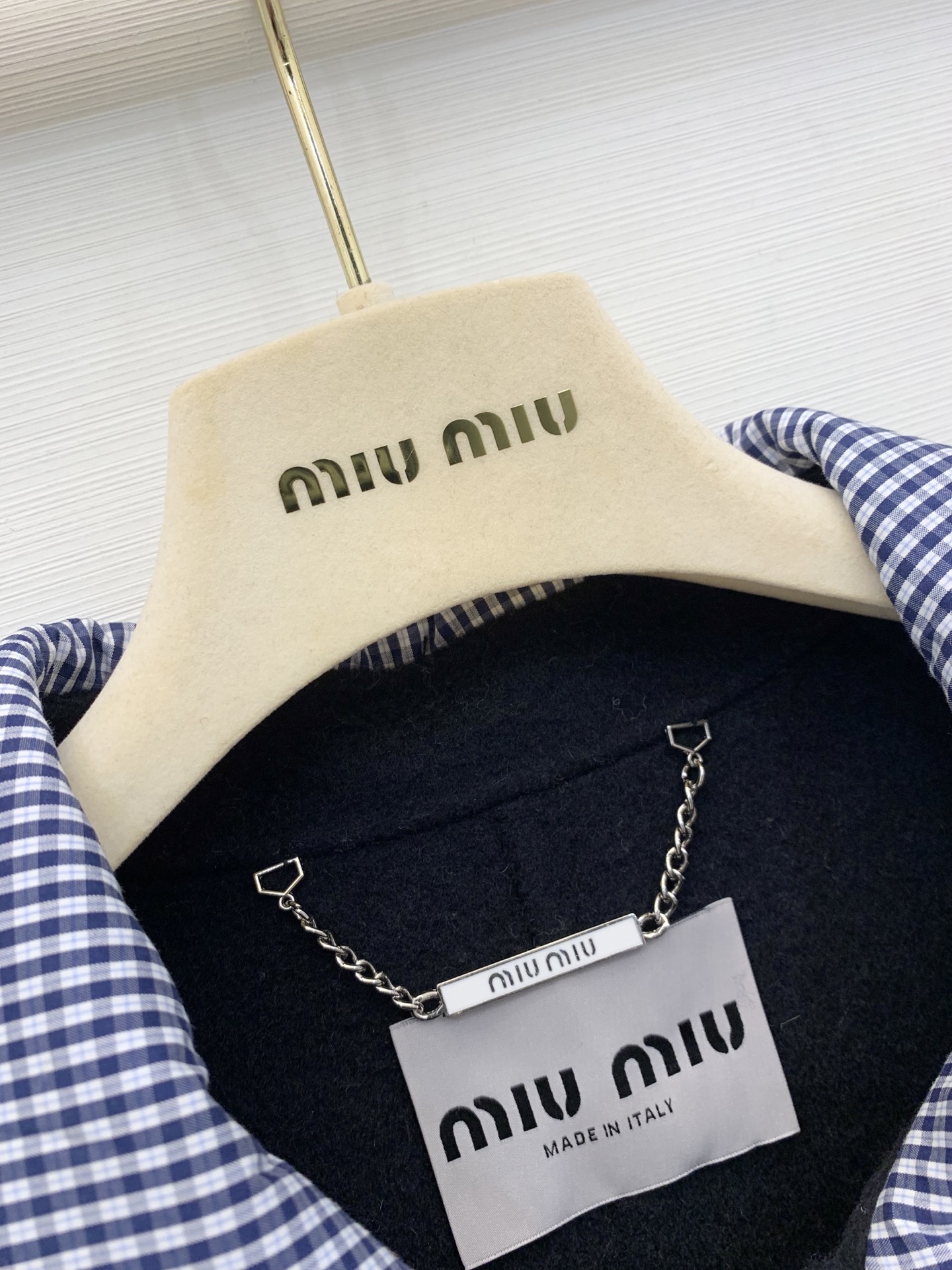 MIUMI* 🖤🤍25秋冬系列款 单排扣双面羊绒西服外套 选用10%羊绒90%羊毛混纺面料 经典格纹拼接