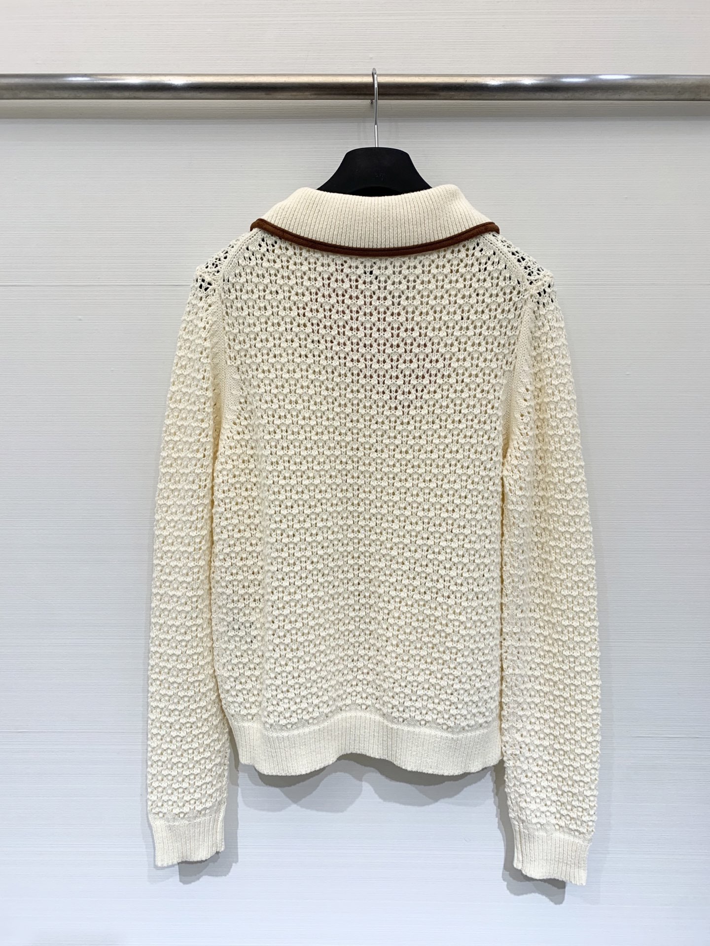 𝐌𝐢𝐮𝐦𝐢𝐮 𝟐𝟓秋冬新款 镂空拉链针织外套开衫款 Logo图案修饰点缀 上身高级氛围感🈵️🈵️ 2色s