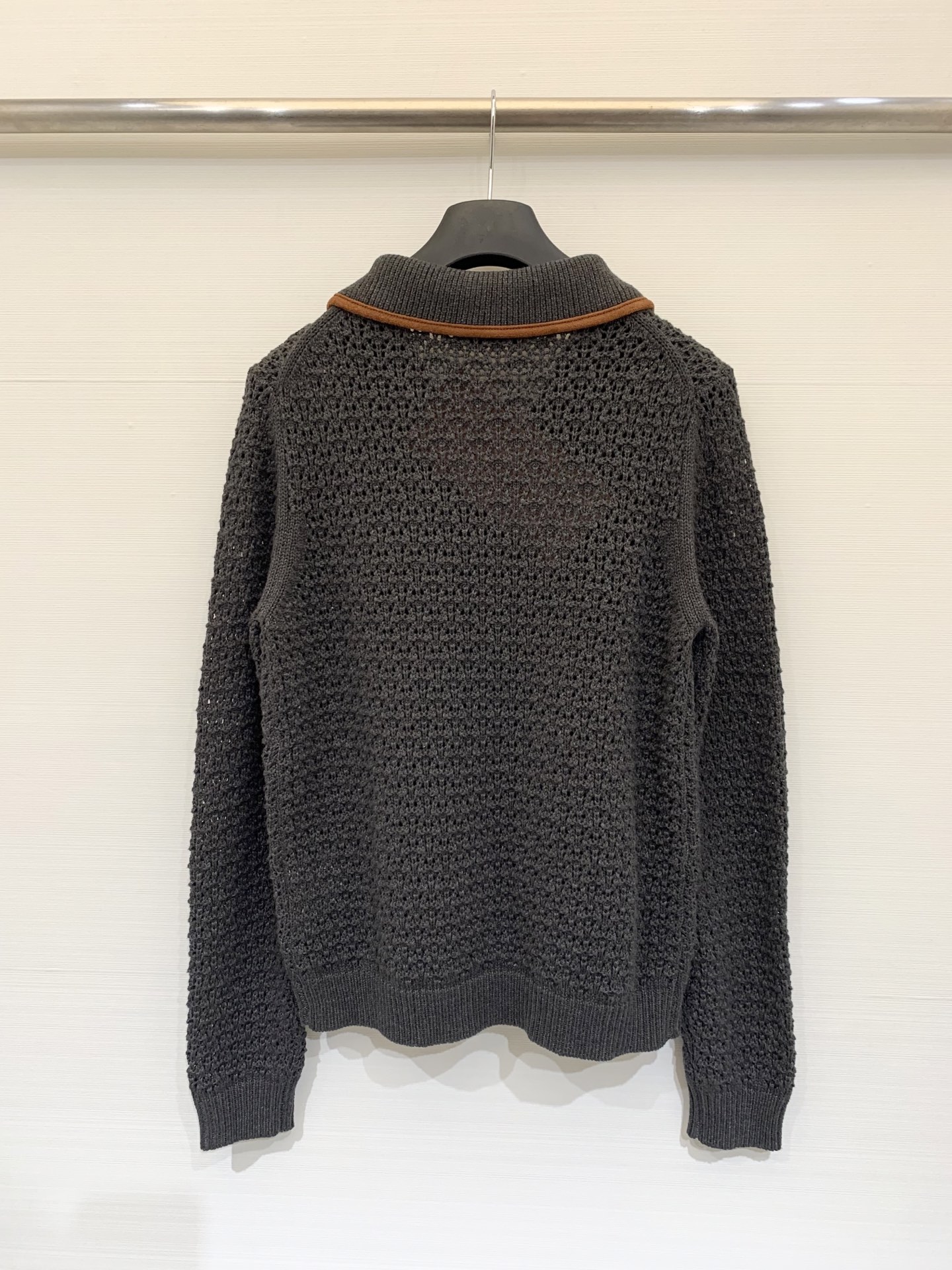 𝐌𝐢𝐮𝐦𝐢𝐮 𝟐𝟓秋冬新款 镂空拉链针织外套开衫款 Logo图案修饰点缀 上身高级氛围感🈵️🈵️ 2色s