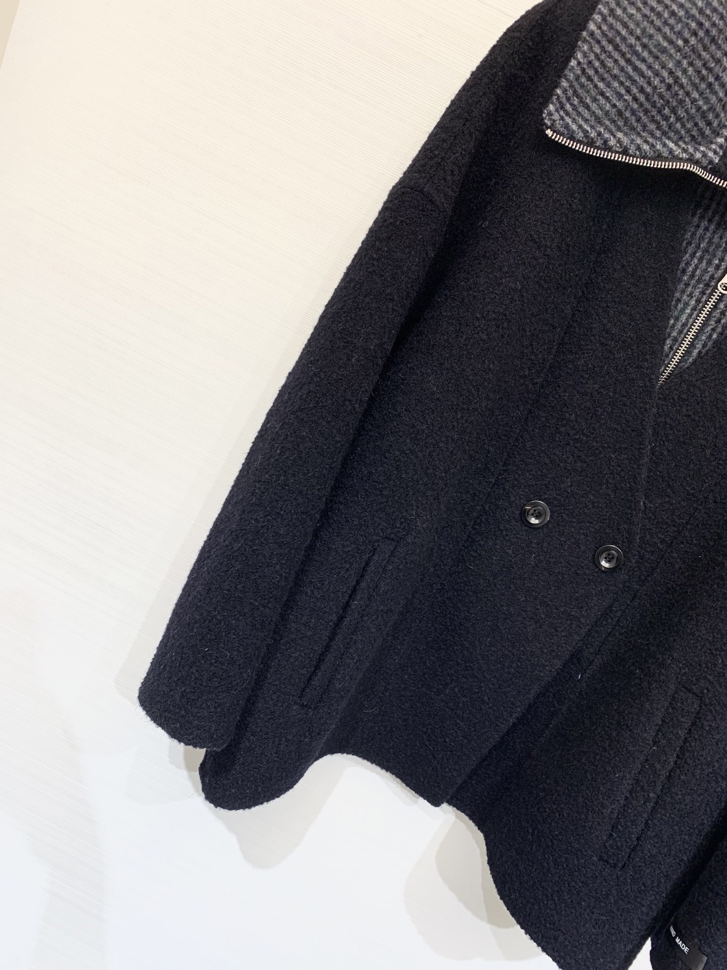 Sacai 25秋冬新款 假两件拼接拉链双面羊毛外套 定制颗粒感羊毛面料 内里拼接格纹假两件设计 两粒扣