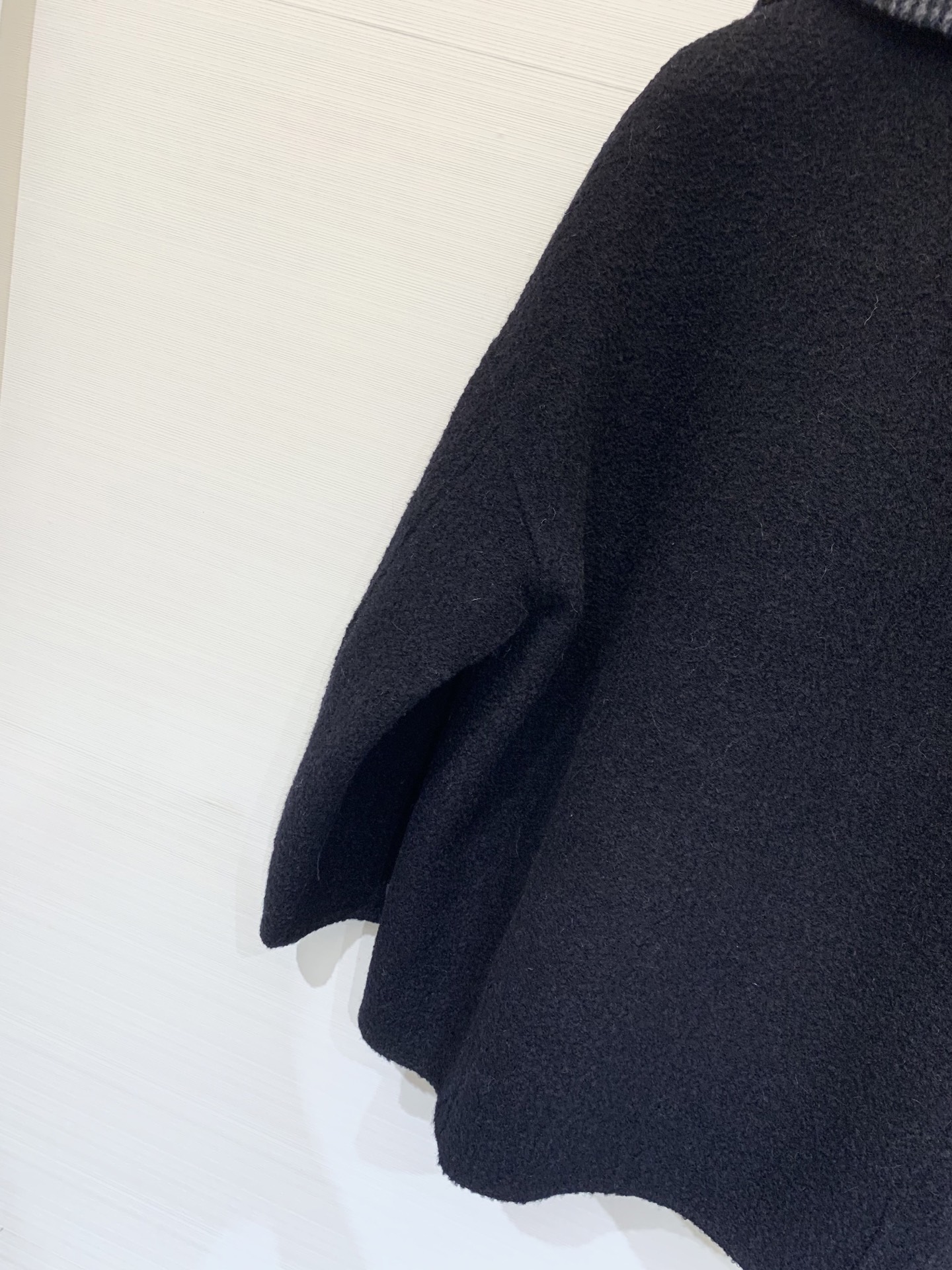 Sacai 25秋冬新款 假两件拼接拉链双面羊毛外套 定制颗粒感羊毛面料 内里拼接格纹假两件设计 两粒扣