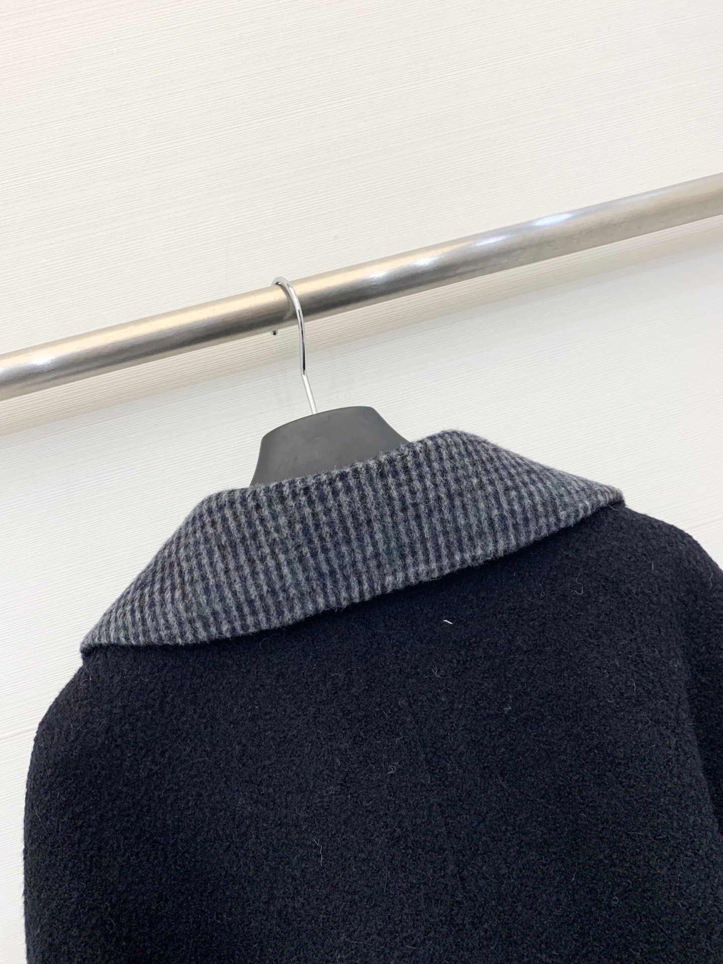 Sacai 25秋冬新款 假两件拼接拉链双面羊毛外套 定制颗粒感羊毛面料 内里拼接格纹假两件设计 两粒扣