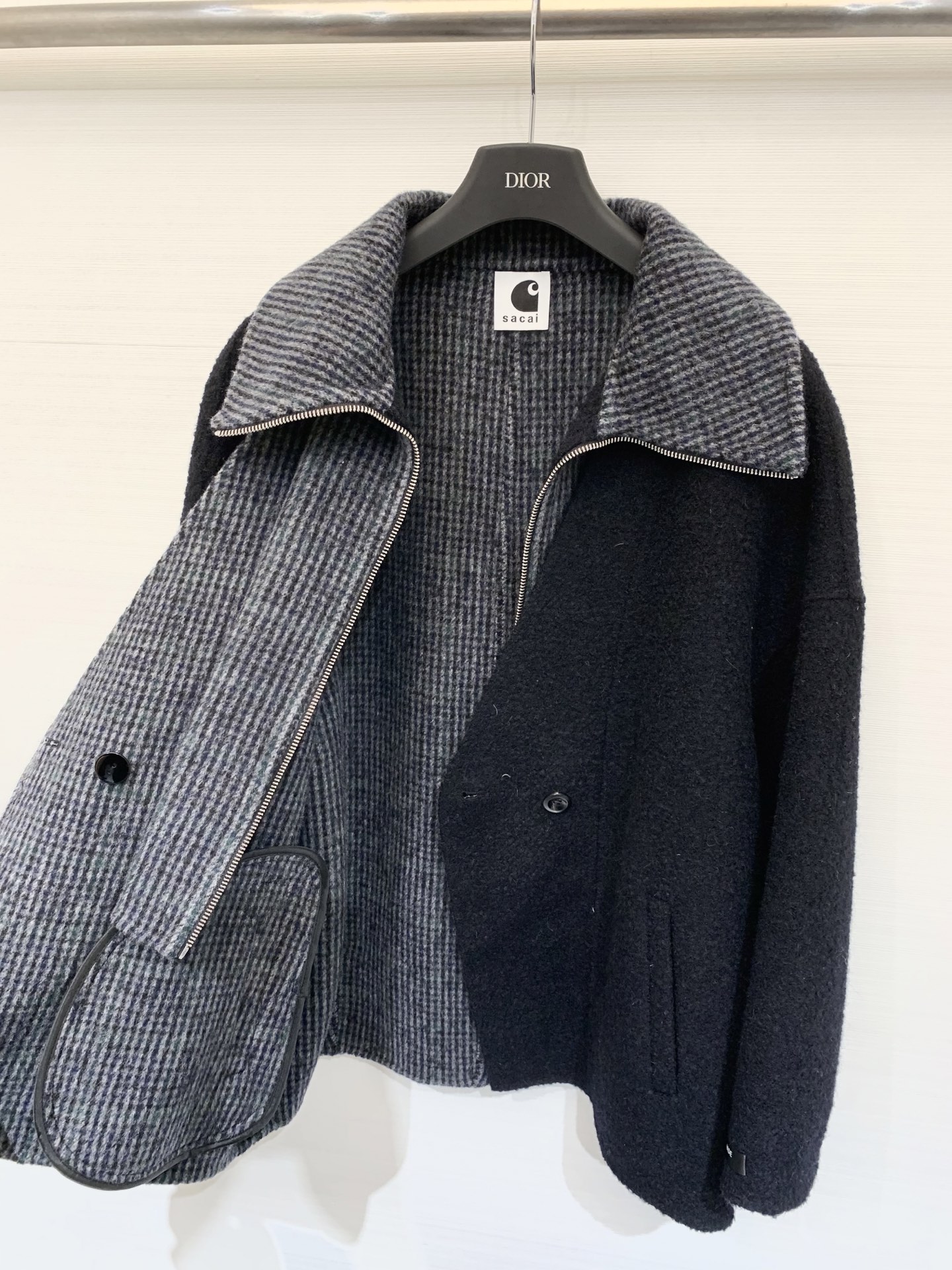 Sacai 25秋冬新款 假两件拼接拉链双面羊毛外套 定制颗粒感羊毛面料 内里拼接格纹假两件设计 两粒扣