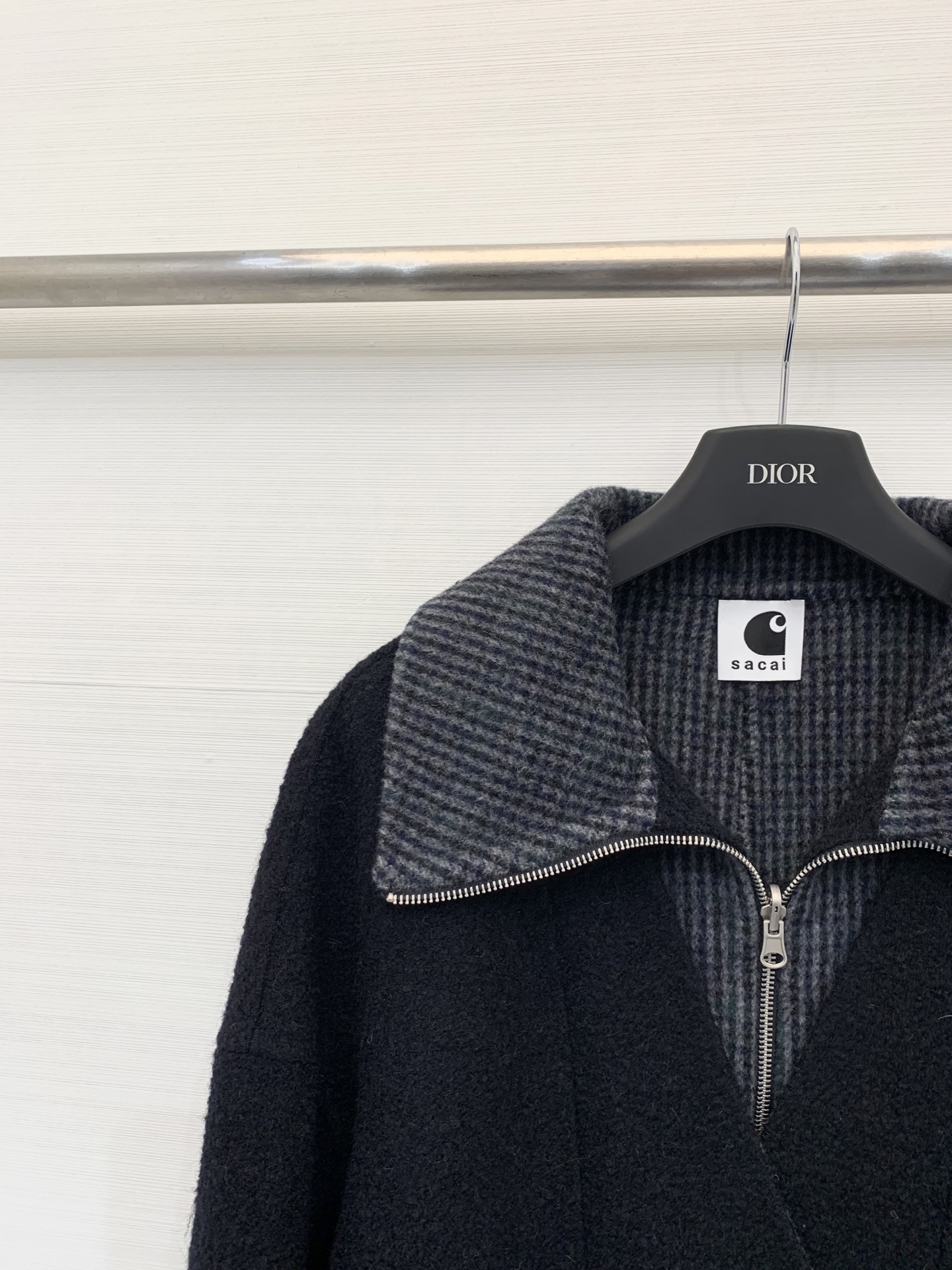 Sacai 25秋冬新款 假两件拼接拉链双面羊毛外套 定制颗粒感羊毛面料 内里拼接格纹假两件设计 两粒扣