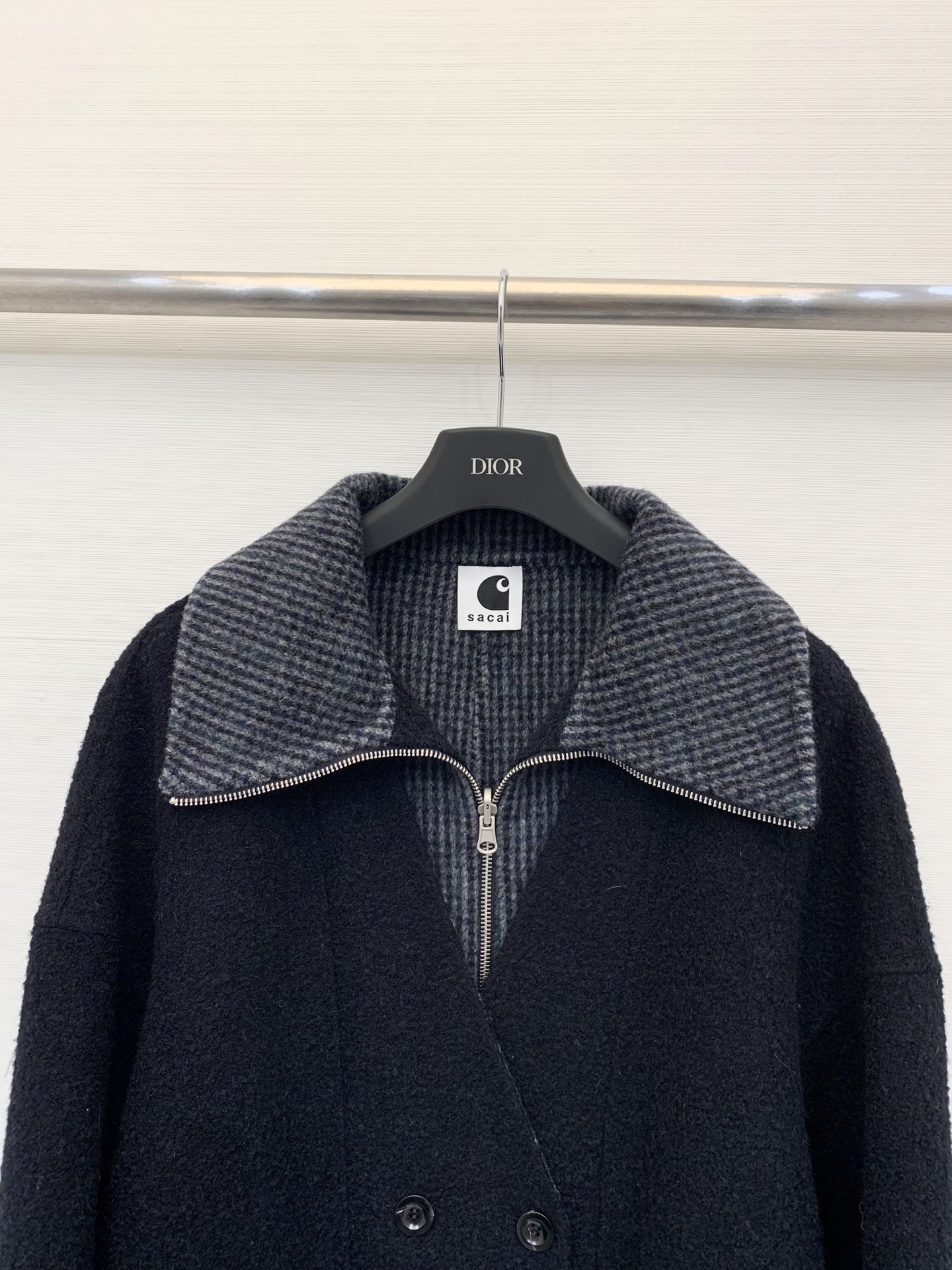 Sacai 25秋冬新款 假两件拼接拉链双面羊毛外套 定制颗粒感羊毛面料 内里拼接格纹假两件设计 两粒扣