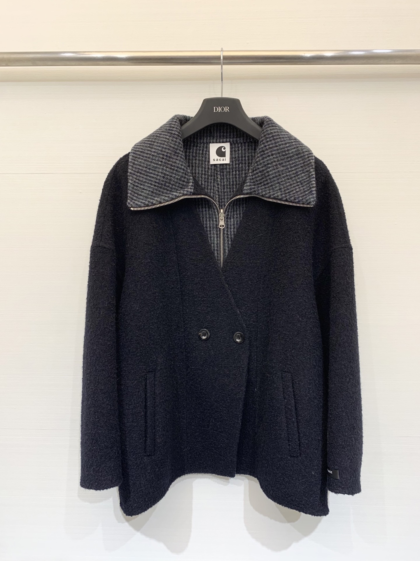 NO:500121,Sacai 25 autumn and winter new model, fake two-piece spliced ​​zipper double-sided wool jacket, customized grainy wool fabric, inner spliced ​​plaid fake two-piece design, two-piece buckle simple and elegant, high-end and atmospheric, SML, Jackets & coats, alexander wang19860909Sacai 25秋冬新款 假两件拼接拉链双面羊毛外套 定制颗粒感羊毛面料 内里拼接格纹假两件设计 两粒扣简约大方 高级大气 码数sml,,jackets & coats,alexander wang,Women's clothing