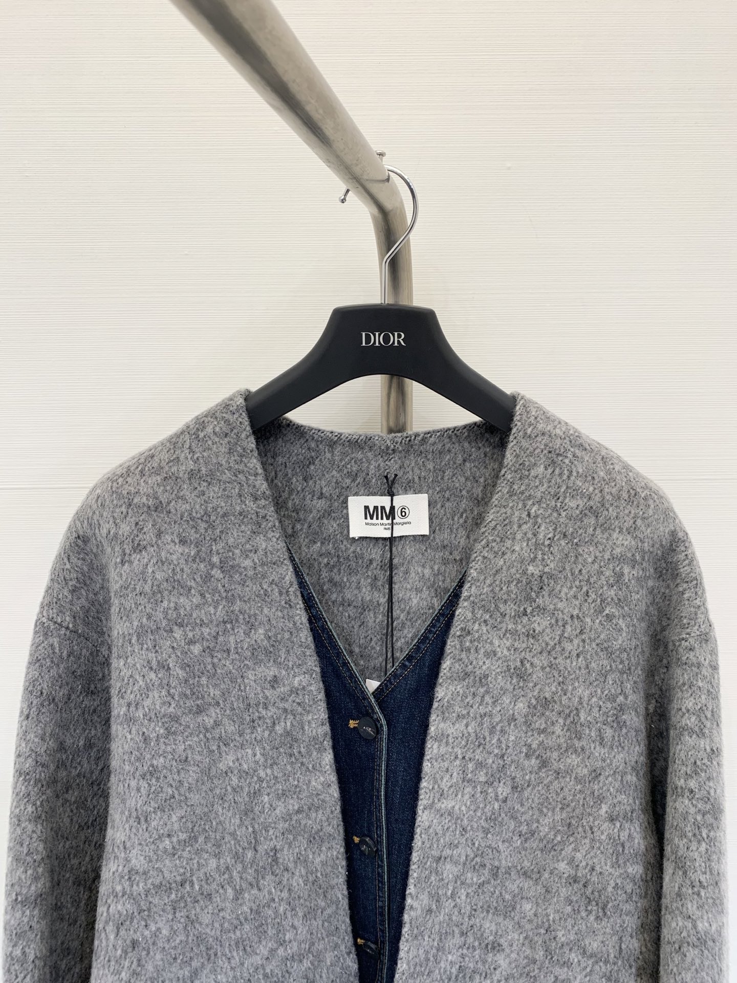 MM6 25秋冬新款 牛仔马甲拼假两件双面羊毛外套 非常独特的牛仔拼接设计 看似马甲搭配外套 实则假两件