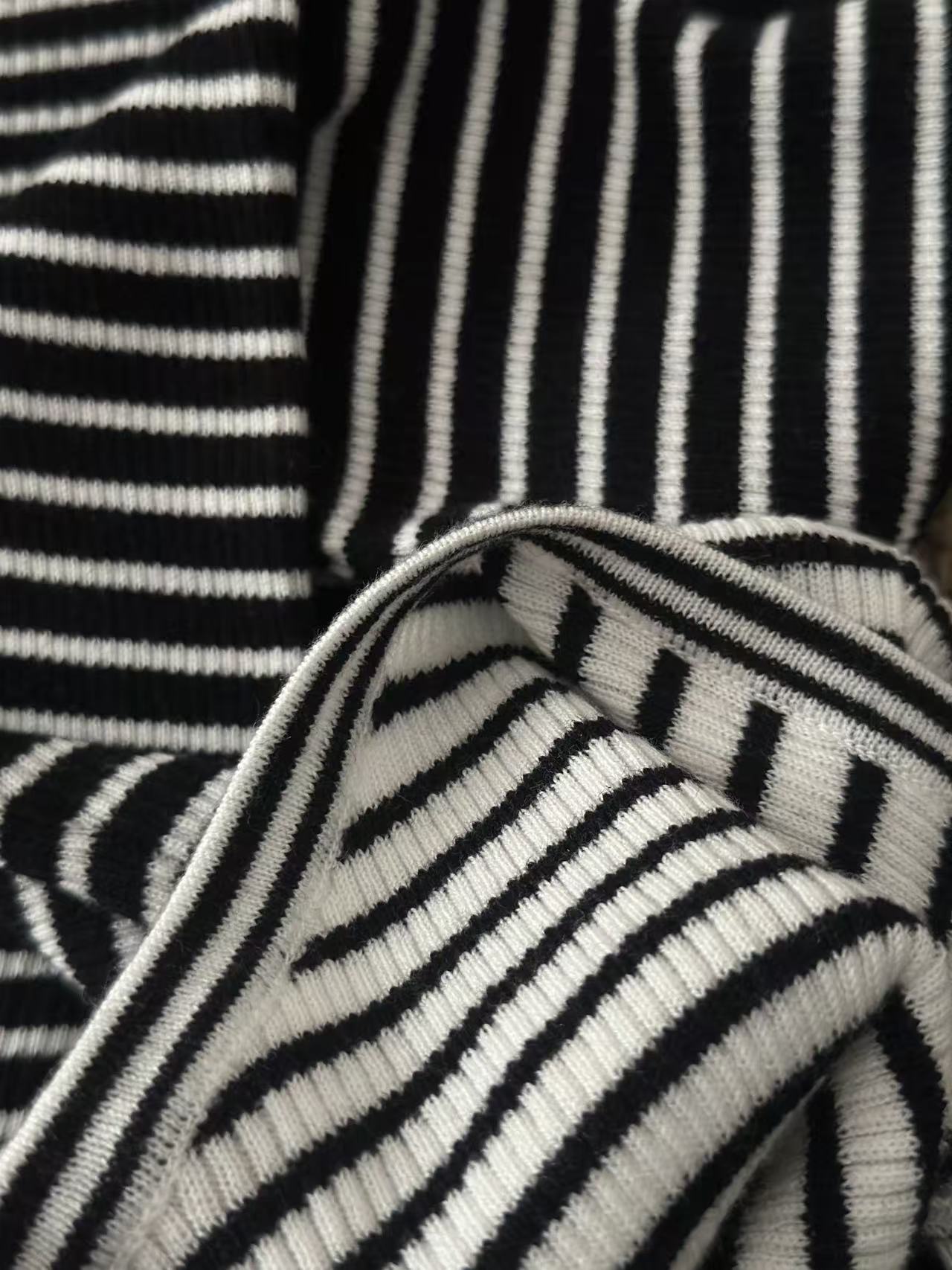 Courreges 25秋冬新款 大U领条纹打底衫 慵懒风十足 三色均码