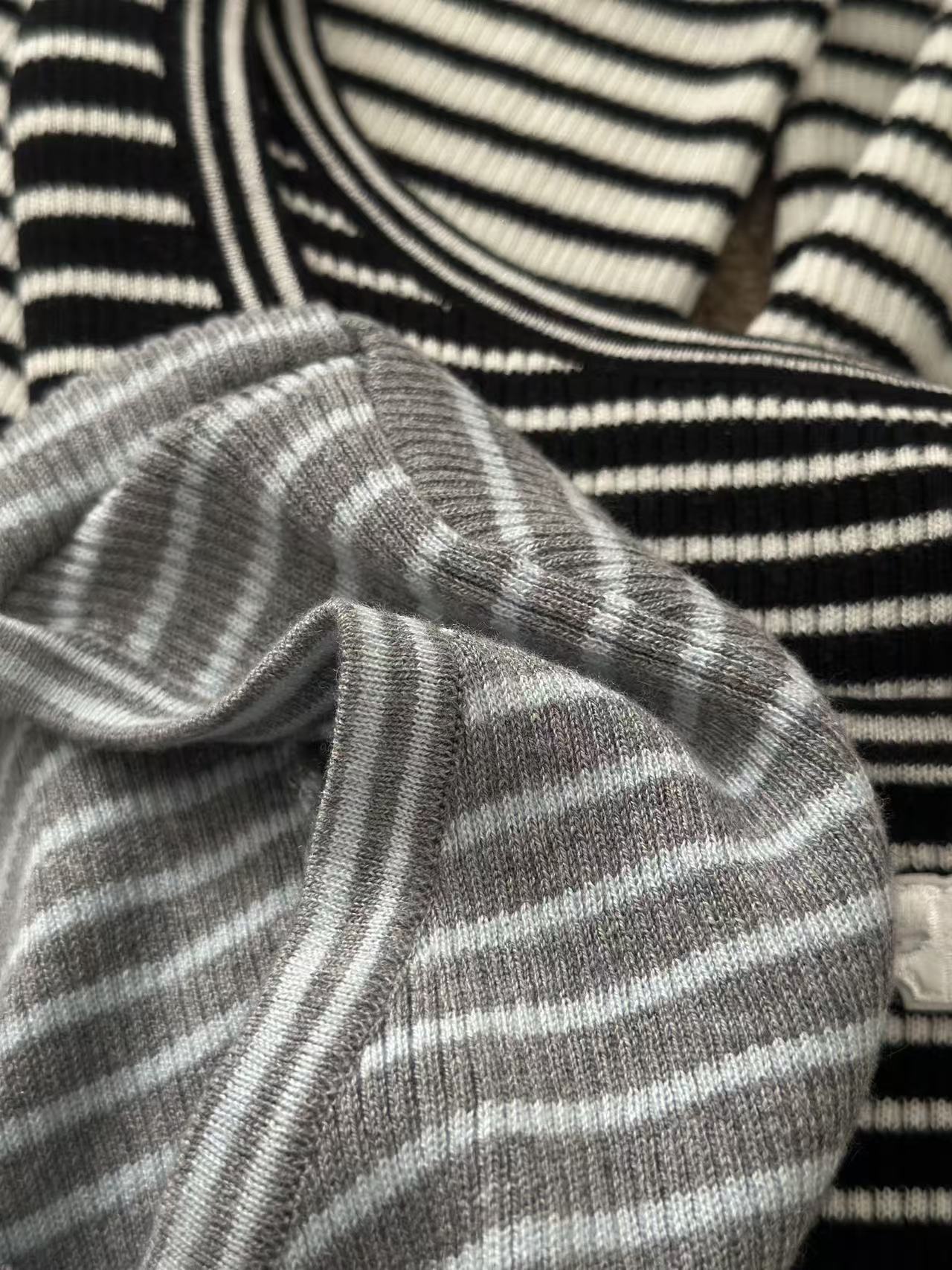 Courreges 25秋冬新款 大U领条纹打底衫 慵懒风十足 三色均码