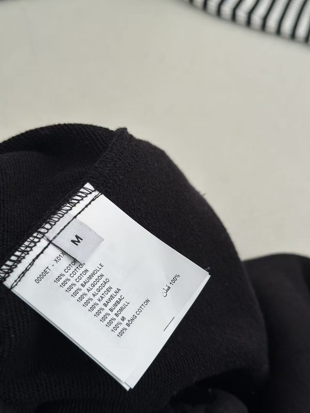 MM6 2025秋季新款 休闲百搭阔腿抽绳卫裤 抽绳系成蝴蝶结打造高腰线 腰头自然磨破工艺 凌乱美感十足