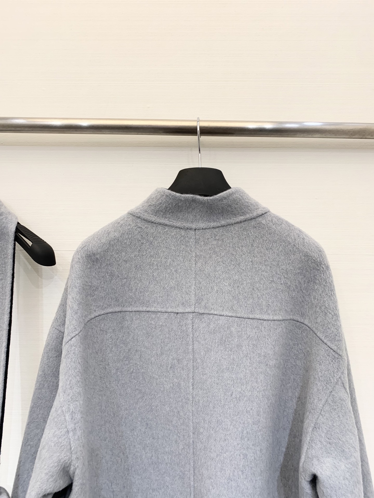 CH克罗心 25秋冬新款 配包包双面羊毛大衣 中长款版型单排扣 AB面双色效果 佩戴包包点缀牛仔logo