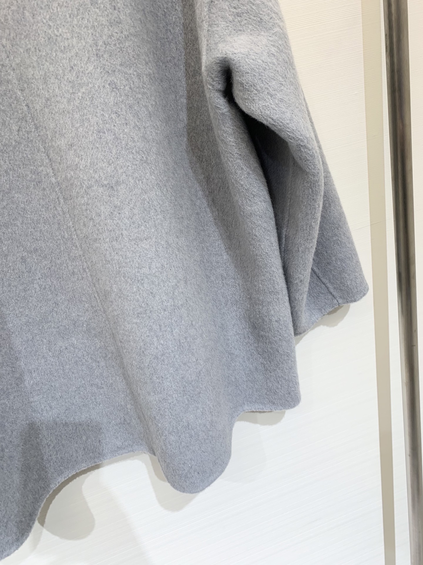 CH克罗心 25秋冬新款 配包包双面羊毛大衣 中长款版型单排扣 AB面双色效果 佩戴包包点缀牛仔logo