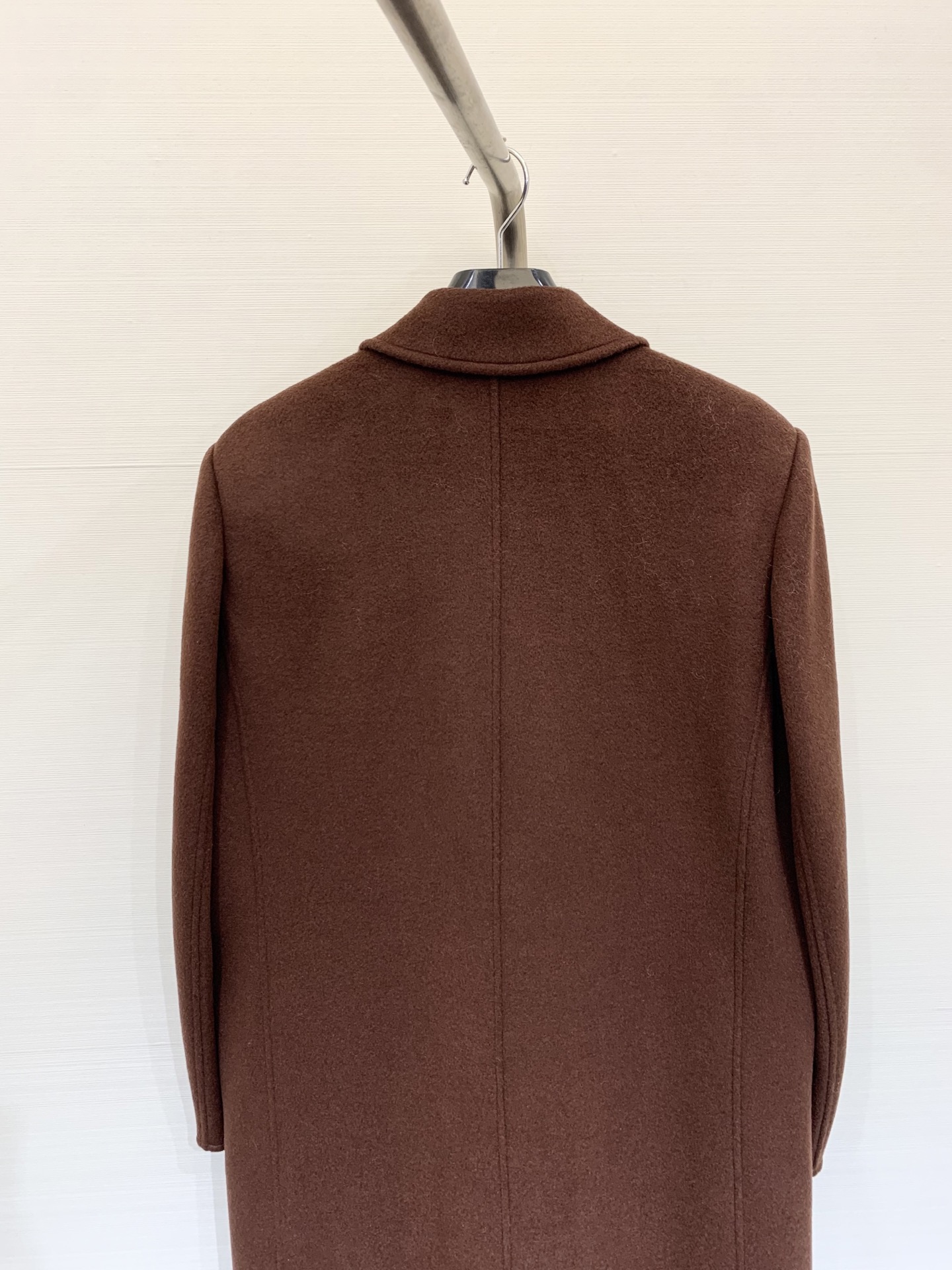 Celine 美拉德穿搭 咖红色正肩直筒羊绒大衣 采用10%羊绒90%羊毛面料 垫肩设计修饰肩型 气场全