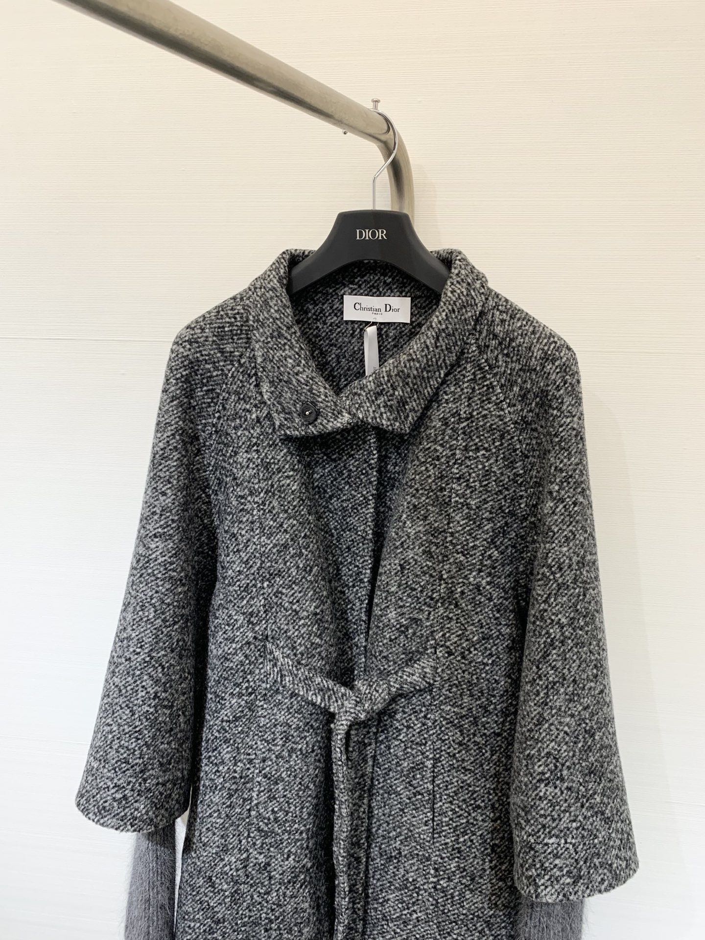 Dior 25秋冬新款 🩶雪花灰针织袖收腰双面羊绒大衣 超有设计感针织袖设计 定制10%羊绒90羊羔毛面