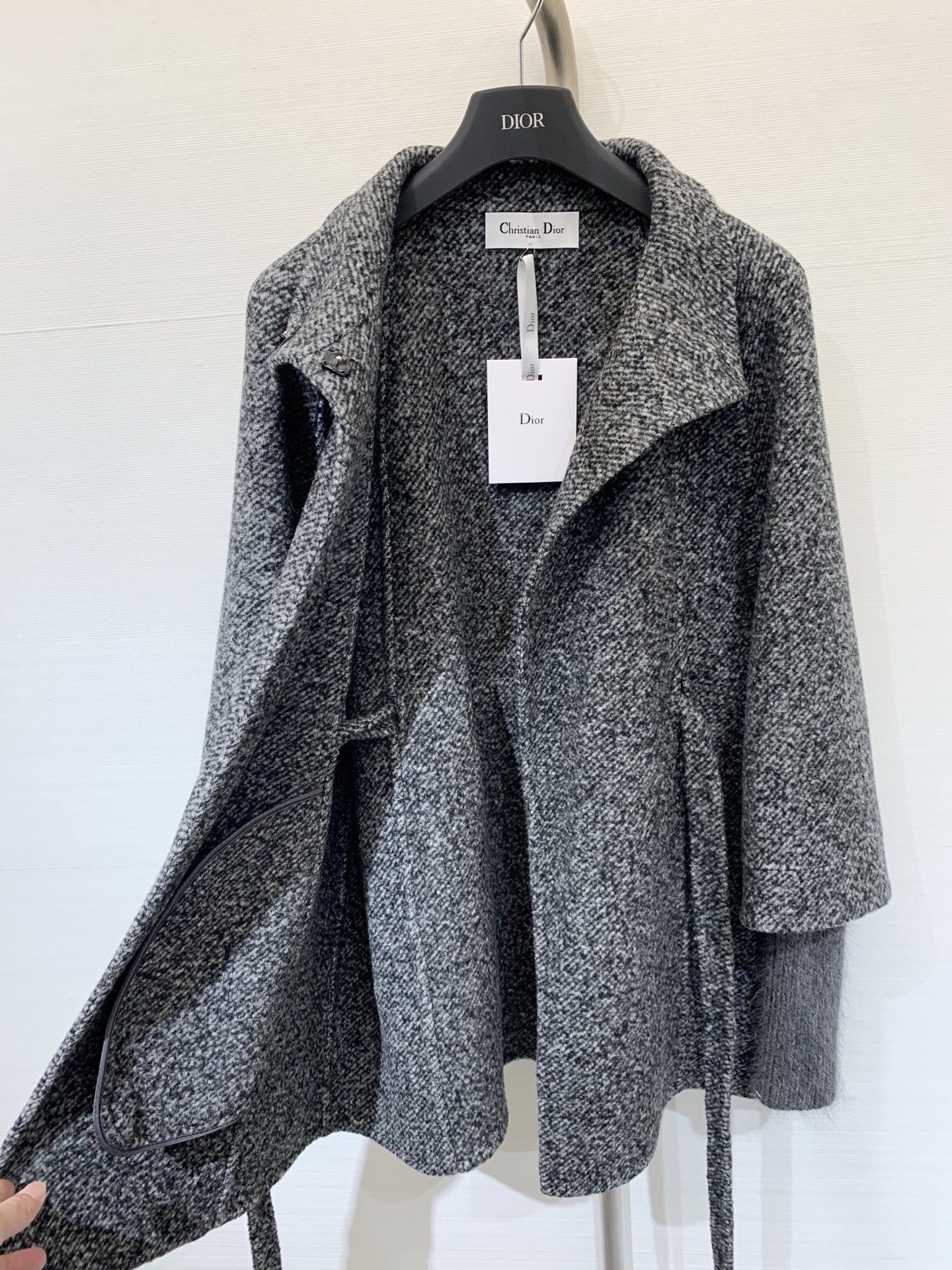 Dior 25秋冬新款 🩶雪花灰针织袖收腰双面羊绒大衣 超有设计感针织袖设计 定制10%羊绒90羊羔毛面