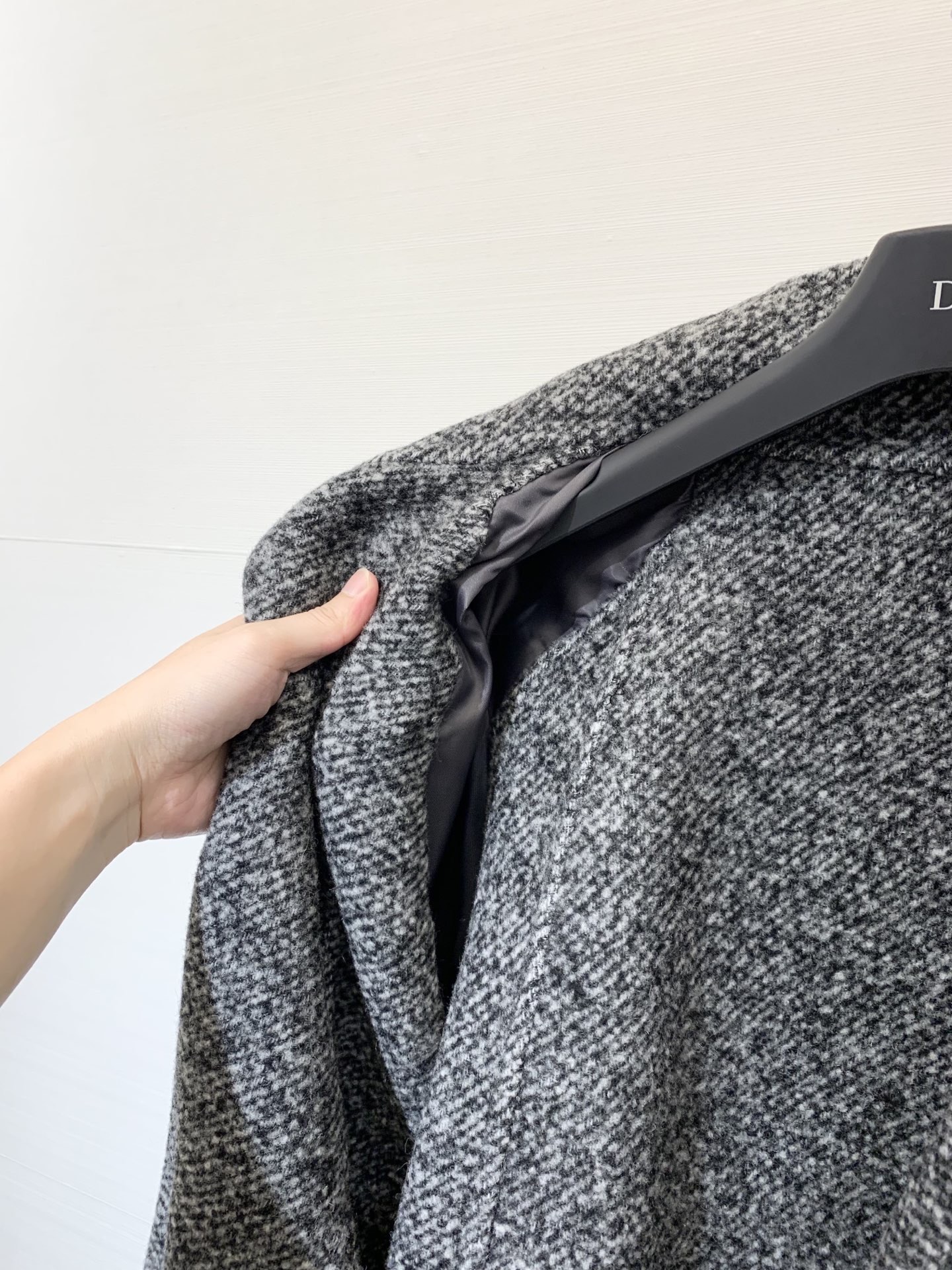 Dior 25秋冬新款 🩶雪花灰针织袖收腰双面羊绒大衣 超有设计感针织袖设计 定制10%羊绒90羊羔毛面