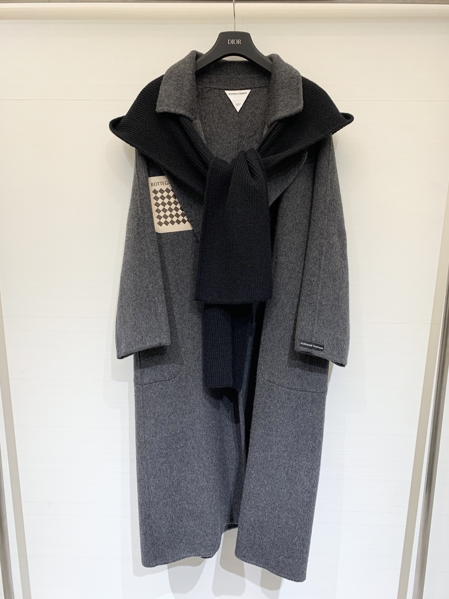 BV 25秋冬新款 围巾帽双面羊驼毛大衣🆕 胸前拼皮口袋点缀 可拆卸针织围巾帽 氛围感十足 背后金属腰带