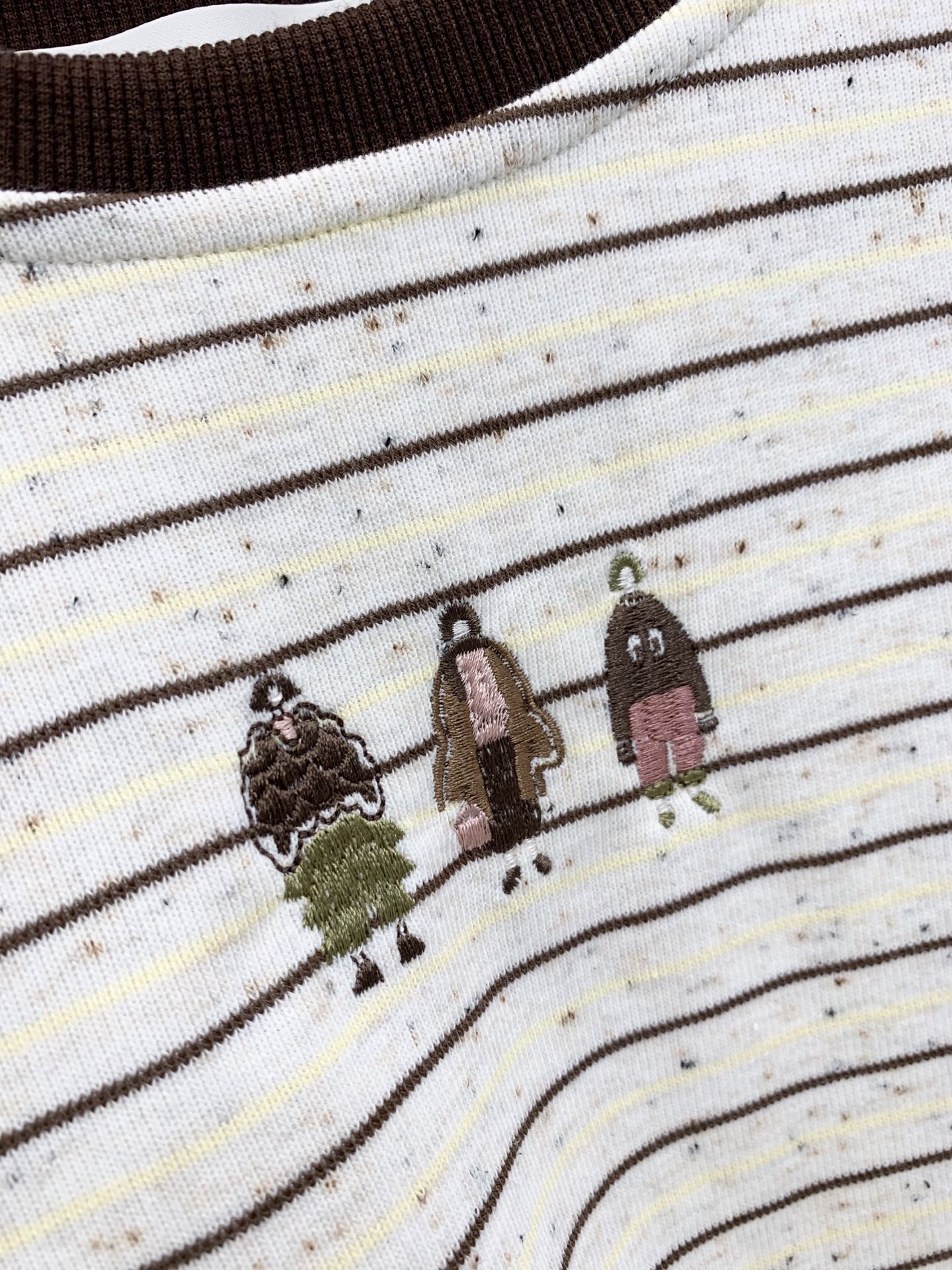 Enfold 25秋季新款 撞色螺纹圆领条纹长袖 胸前经典刺绣贵妇人物图案 撞色领➕条纹设计 上身非常休