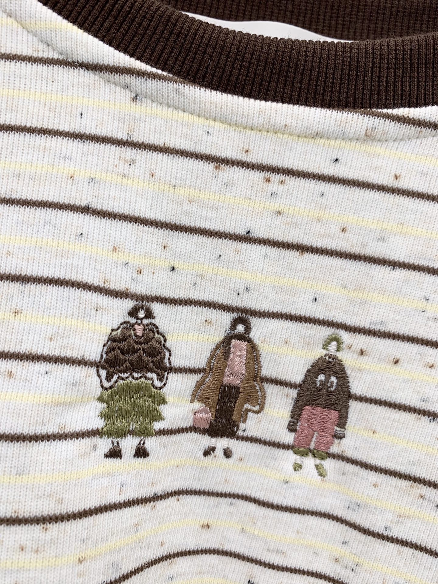 Enfold 25秋季新款 撞色螺纹圆领条纹长袖 胸前经典刺绣贵妇人物图案 撞色领➕条纹设计 上身非常休