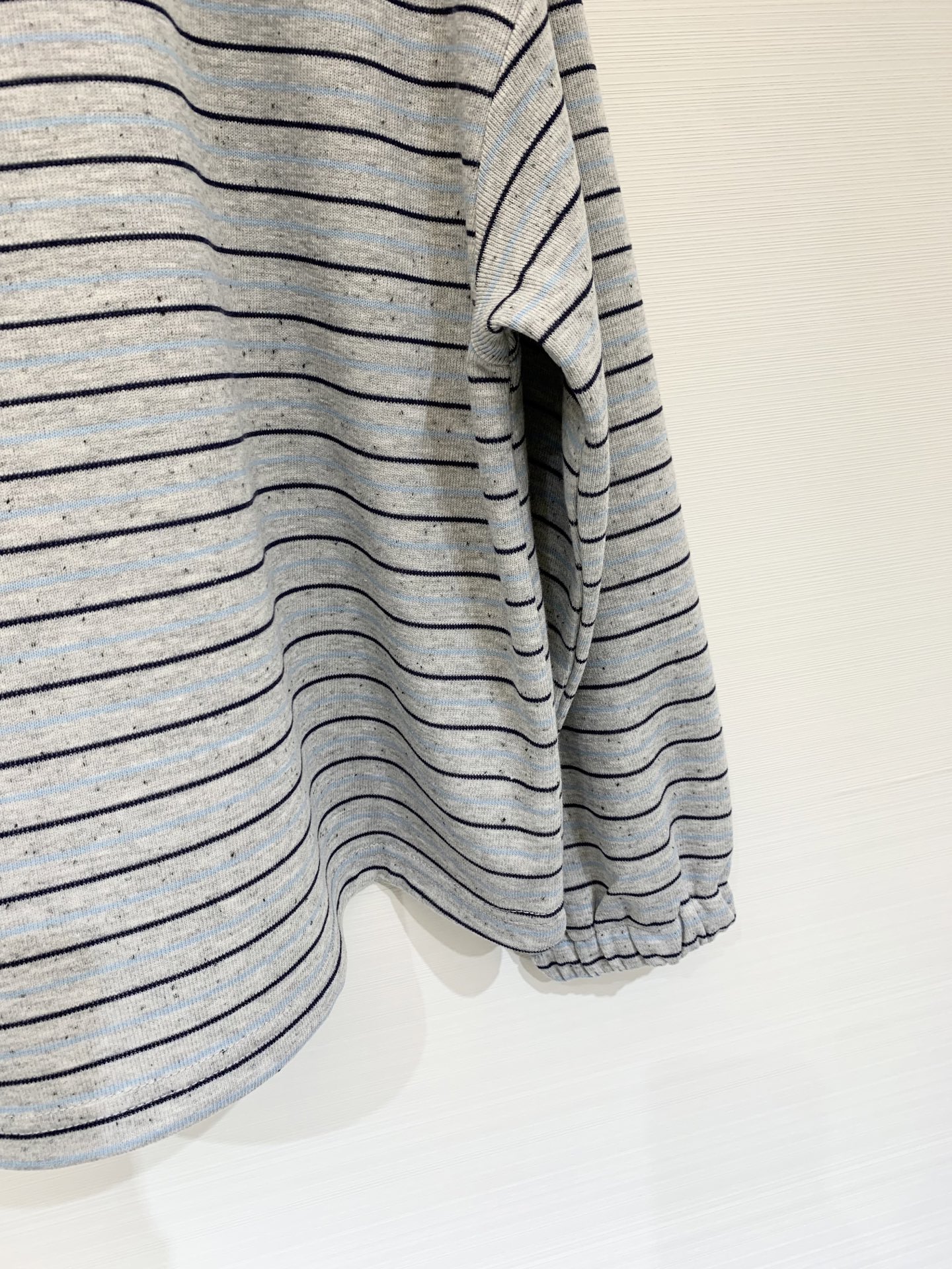 Enfold 25秋季新款 撞色螺纹圆领条纹长袖 胸前经典刺绣贵妇人物图案 撞色领➕条纹设计 上身非常休