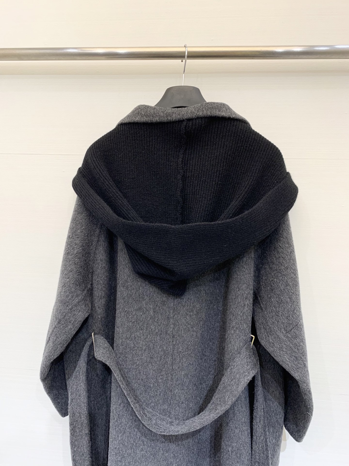 BV 25秋冬新款 围巾帽双面羊驼毛大衣🆕 胸前拼皮口袋点缀 可拆卸针织围巾帽 氛围感十足 背后金属腰带