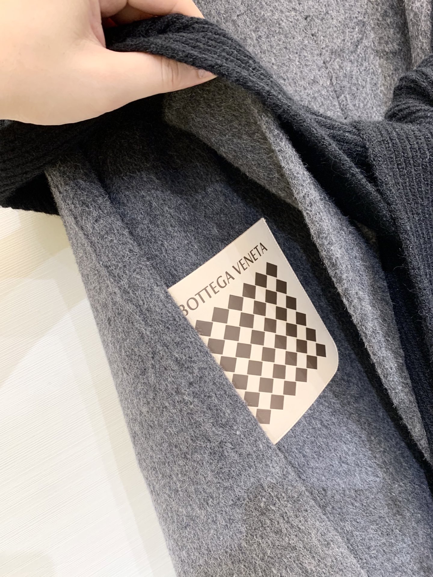 BV 25秋冬新款 围巾帽双面羊驼毛大衣🆕 胸前拼皮口袋点缀 可拆卸针织围巾帽 氛围感十足 背后金属腰带