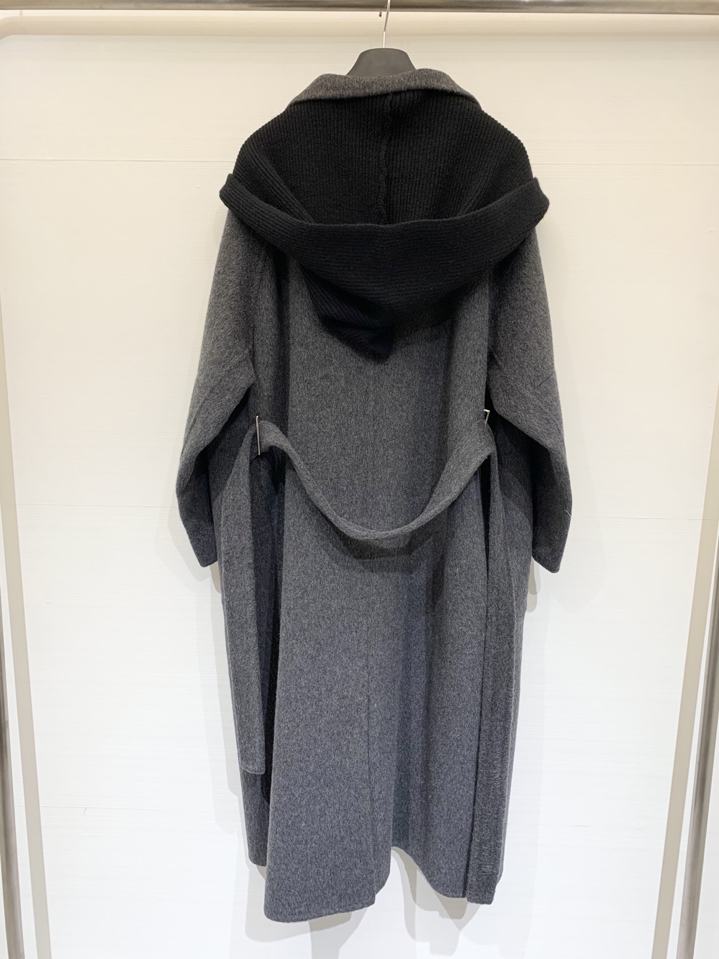 BV 25秋冬新款 围巾帽双面羊驼毛大衣🆕 胸前拼皮口袋点缀 可拆卸针织围巾帽 氛围感十足 背后金属腰带