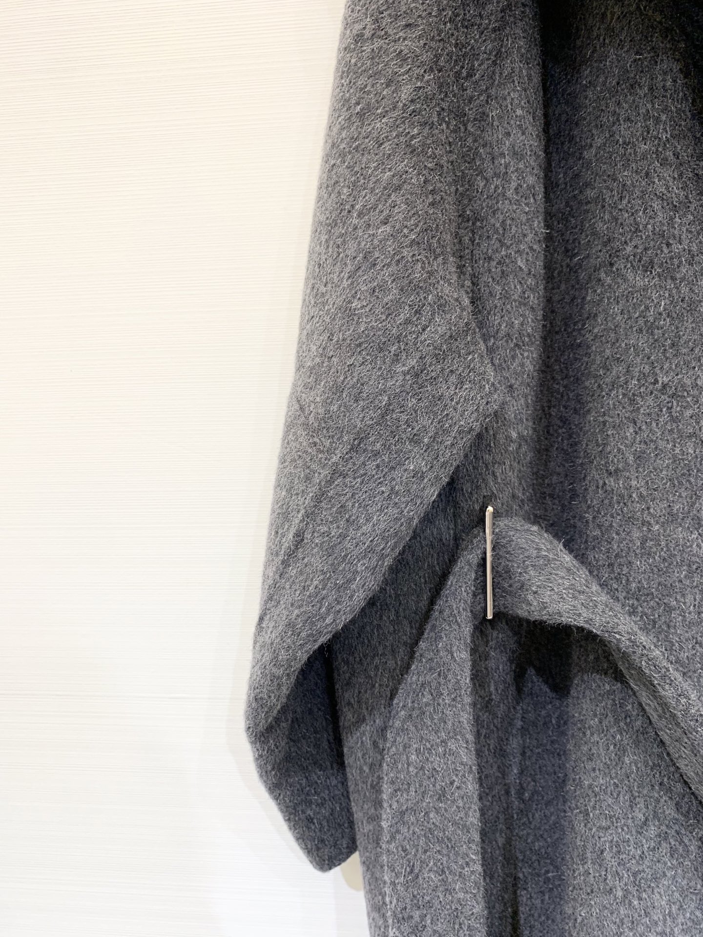 BV 25秋冬新款 围巾帽双面羊驼毛大衣🆕 胸前拼皮口袋点缀 可拆卸针织围巾帽 氛围感十足 背后金属腰带