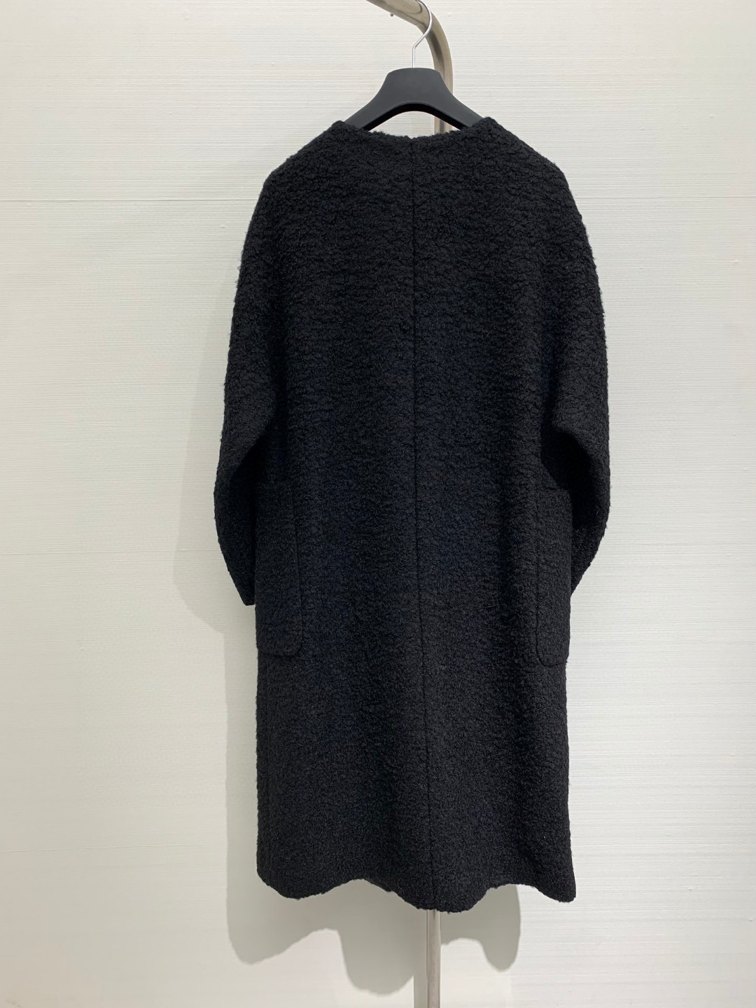 JILSANDER 经典大爆款 🆕秋冬爆款 羊角扣𝐕领羊毛大衣 里衬设计更加舒适 黑色系撞色设计非常百搭