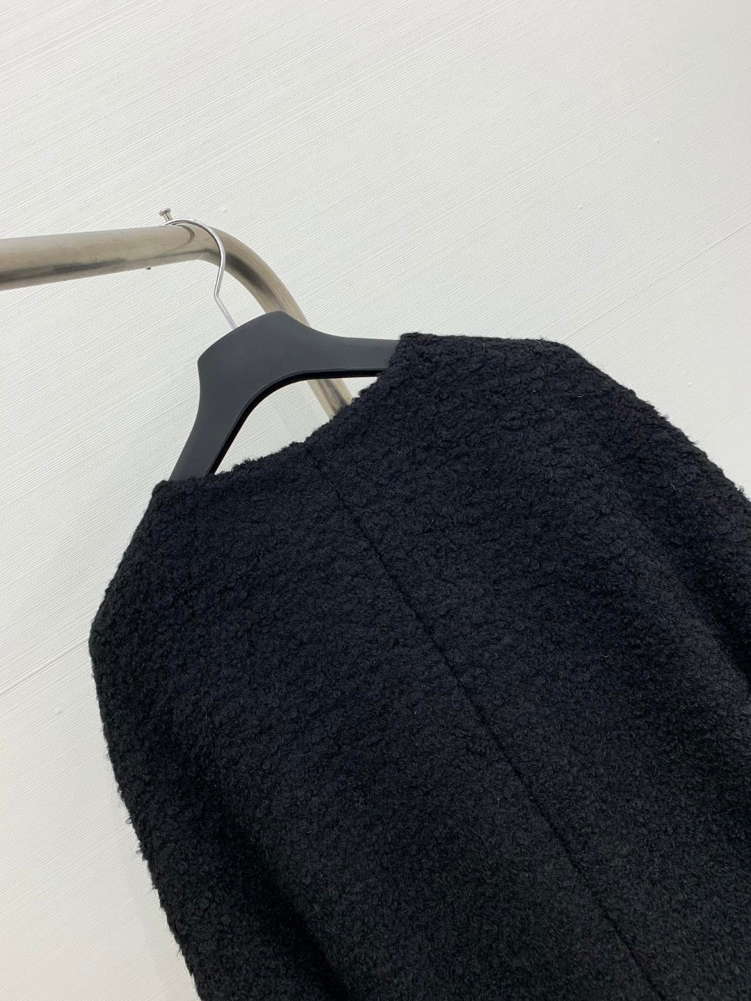 JILSANDER 经典大爆款 🆕秋冬爆款 羊角扣𝐕领羊毛大衣 里衬设计更加舒适 黑色系撞色设计非常百搭