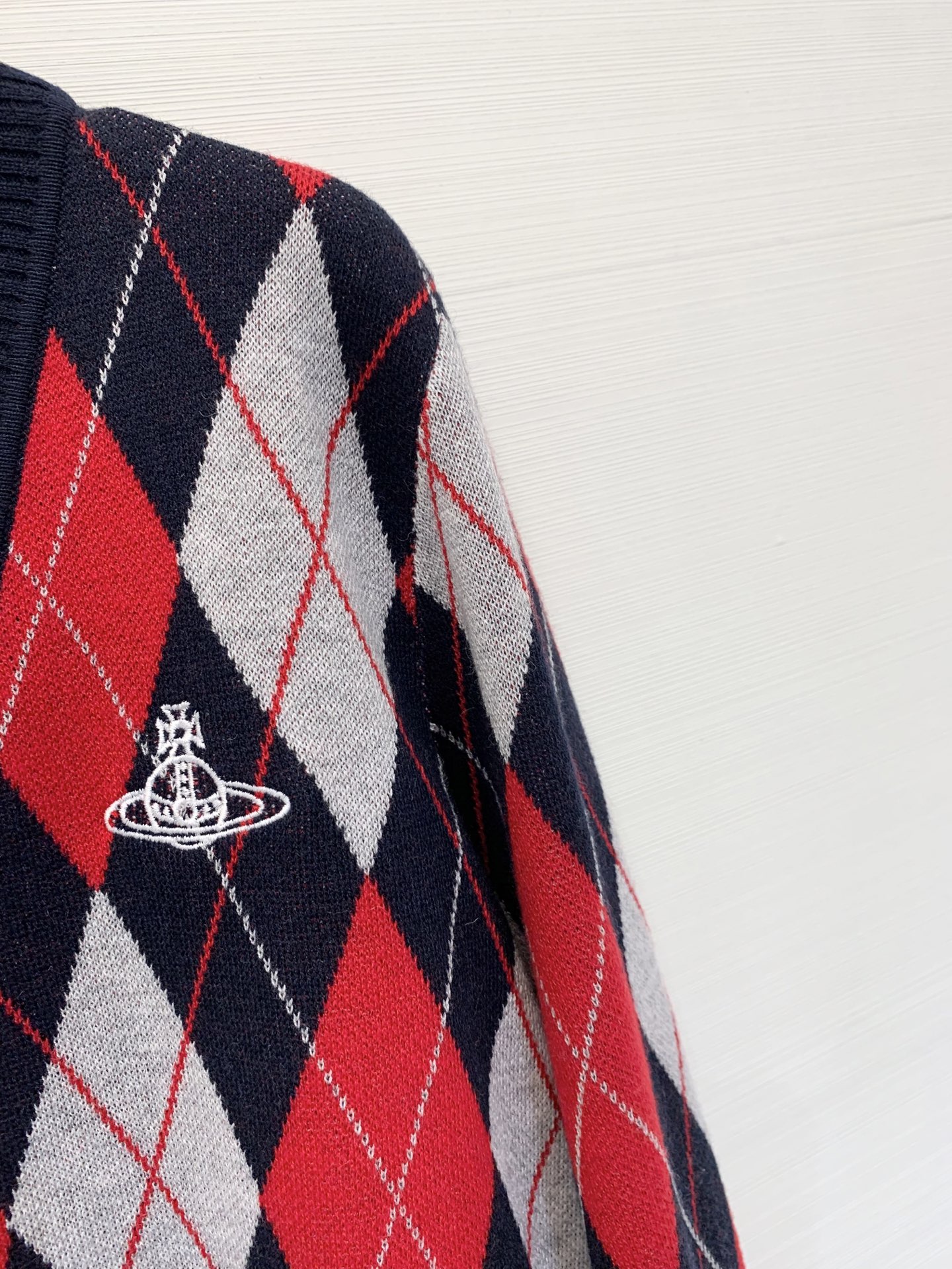 𝐕𝐢𝐯𝐢𝐞𝐧𝐧𝐞 𝐖𝐞𝐬𝐭𝐰𝐨𝐨𝐝🪐 25秋冬新款菱格中古色系针织开衫 100%羊毛 两色sml